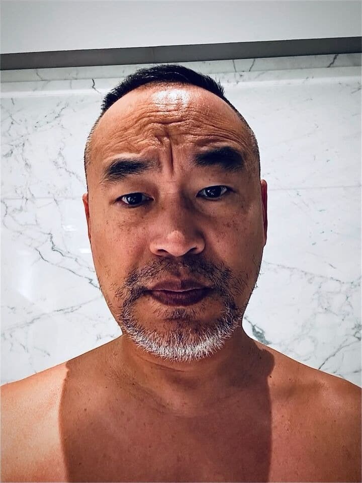 劉容嘉笑虧黃立成都50歲了,是該保養一下。(翻攝自threads)