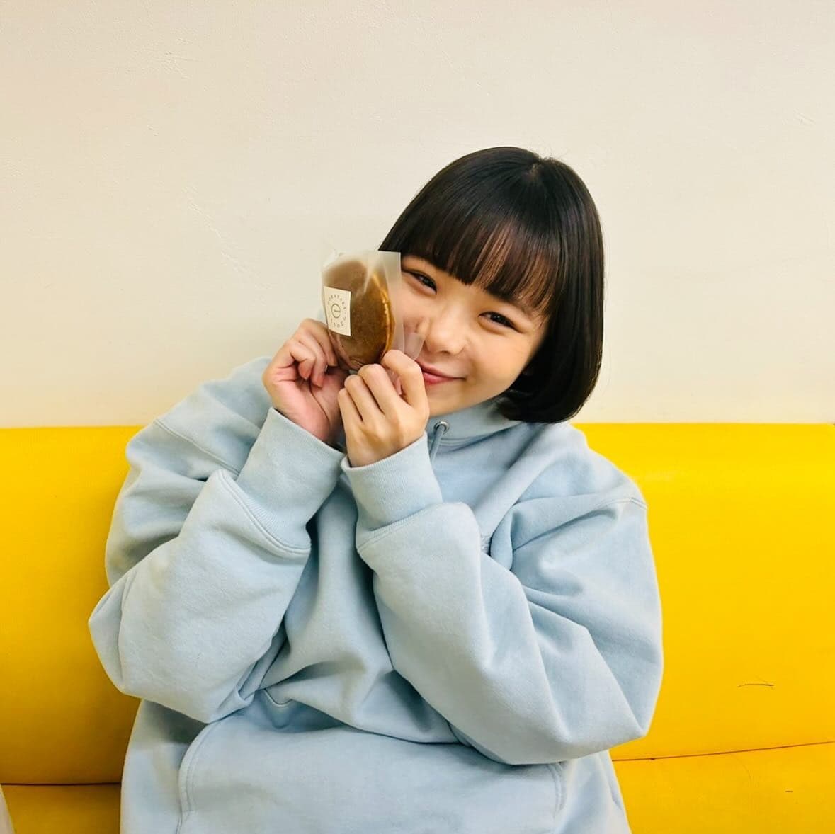 去年8月與日本資深男星水谷豐的35歲女兒、女演員趣里奉子成婚，婚後不久更迎來孩子誕生。（翻攝自趣里IG）