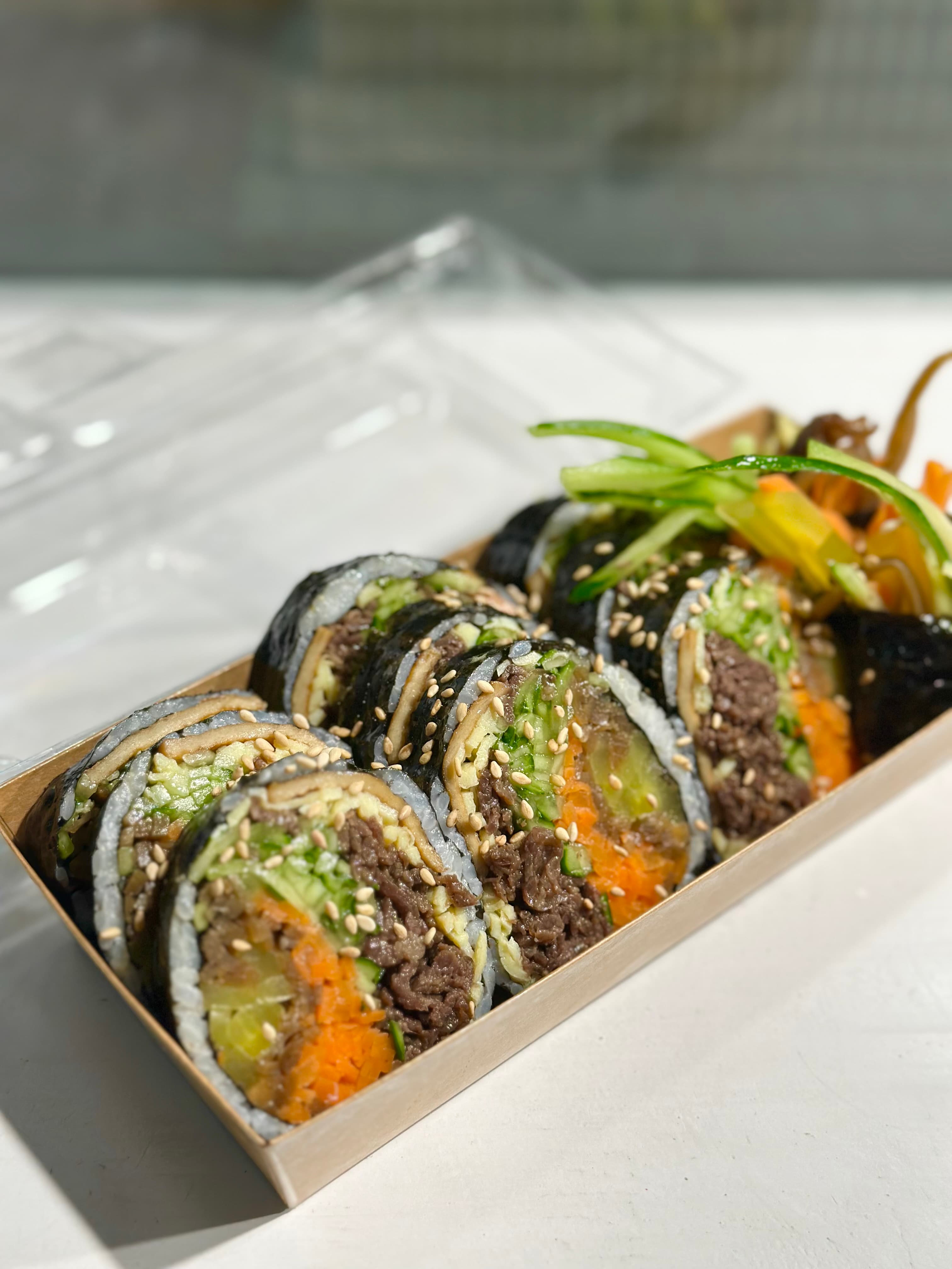 「牛肉飯捲」肉量充足，還有許多蔬菜，變化不同口感與香氣。（190元／份）