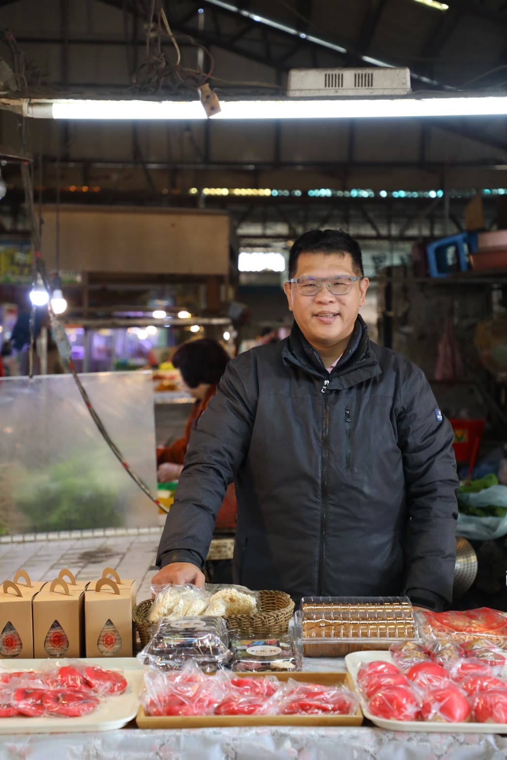 第二代老闆蔡育宗不僅承繼了老店技藝,包含各種糕餅文化知識都能舉十知九。