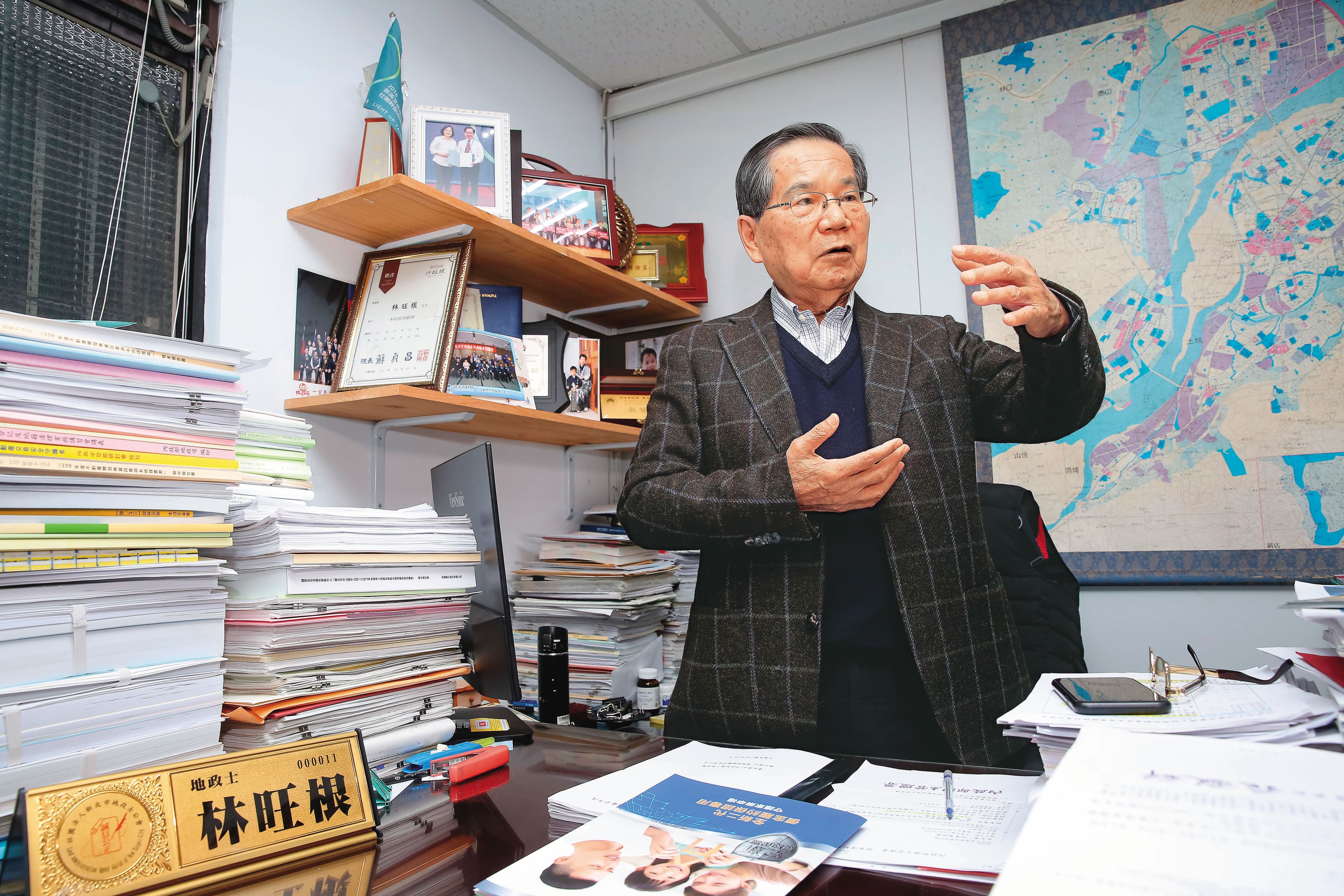 中華民國地政士公會全聯會榮譽理事長林旺根提醒，買賣有交易成本，該花的錢不能省，後續時程也要留意。