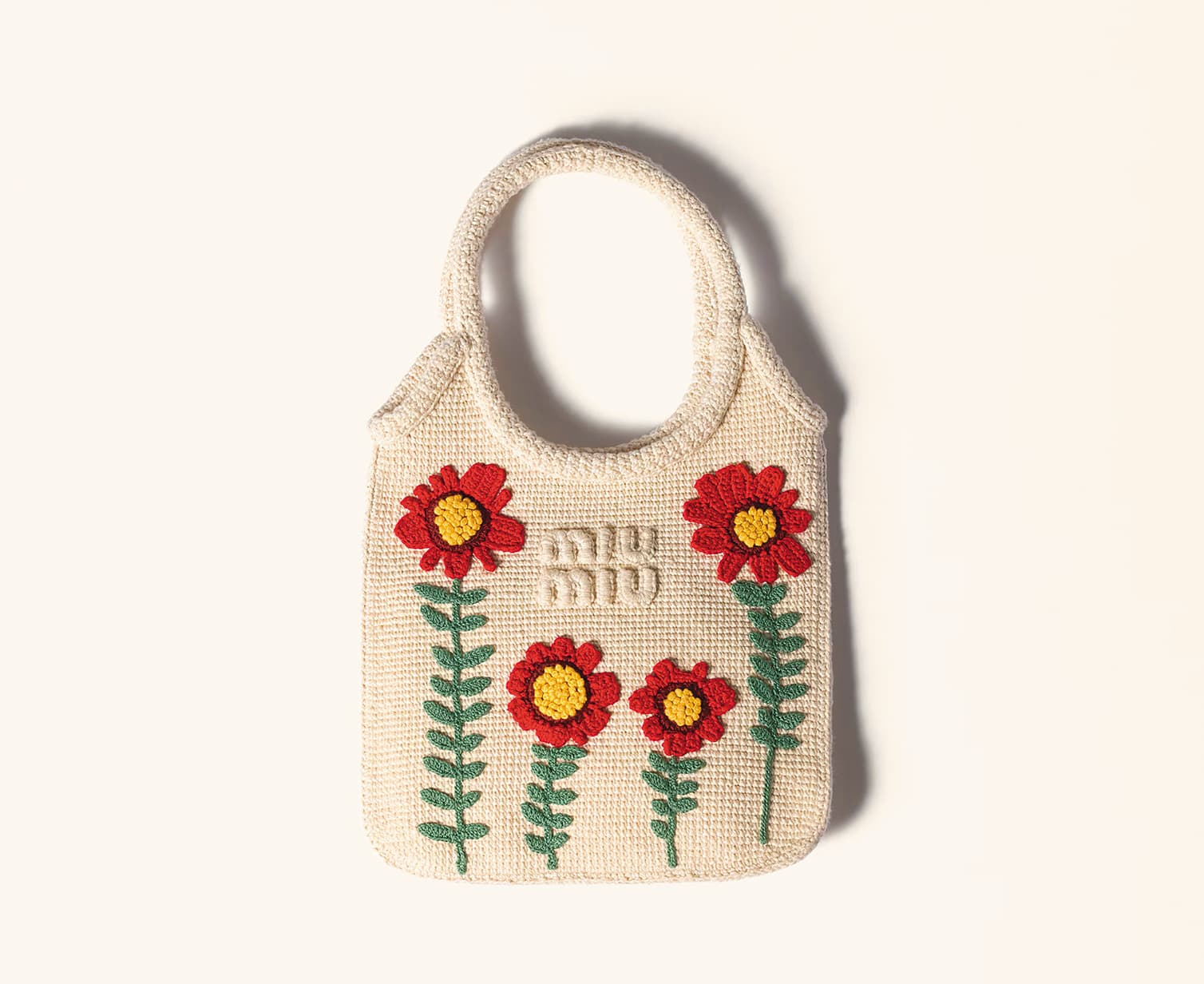 Ivy刺繡棉布手提包。NT$65,000。(Miu Miu提供)
