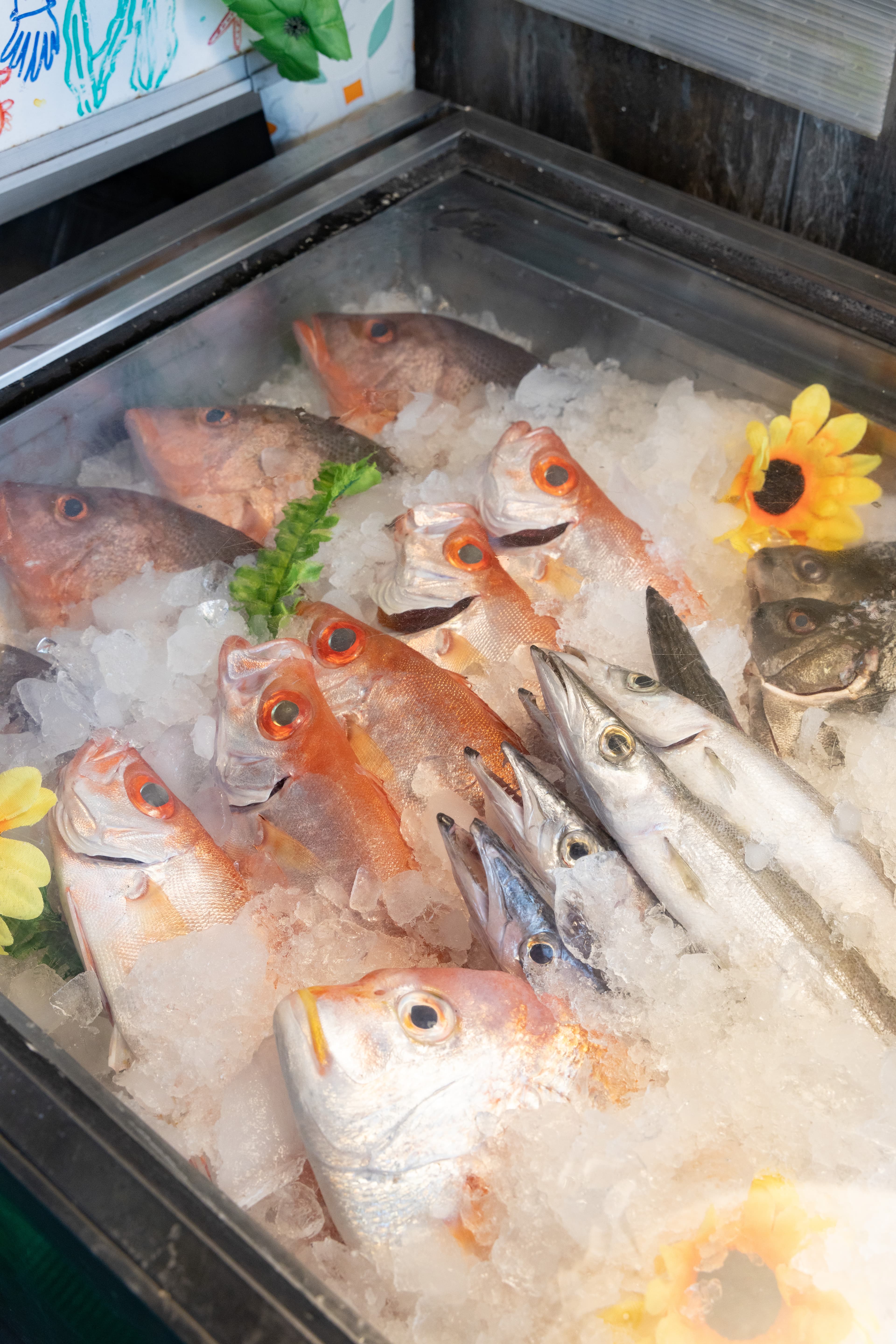老二海鮮特炒的海產使用從漁港直送的新鮮魚貨。