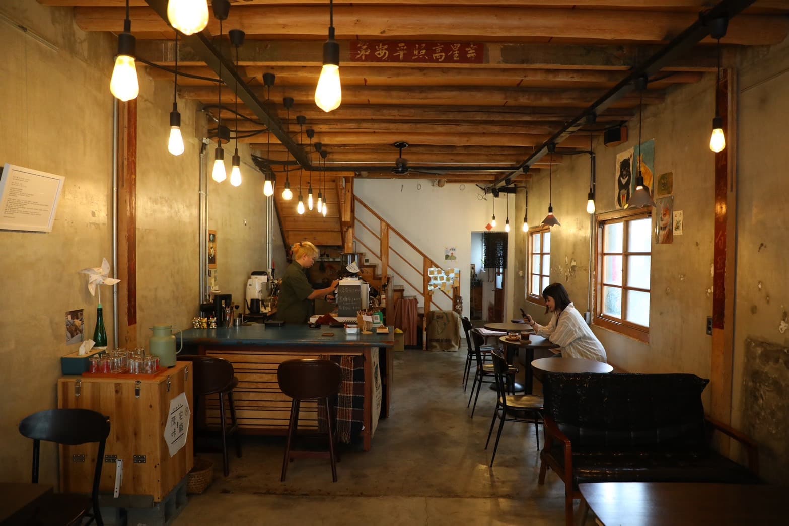 「陳宅CAFÉ」將老屋打通，經過歲月洗禮，依舊沉穩、安心的空間一目瞭然。