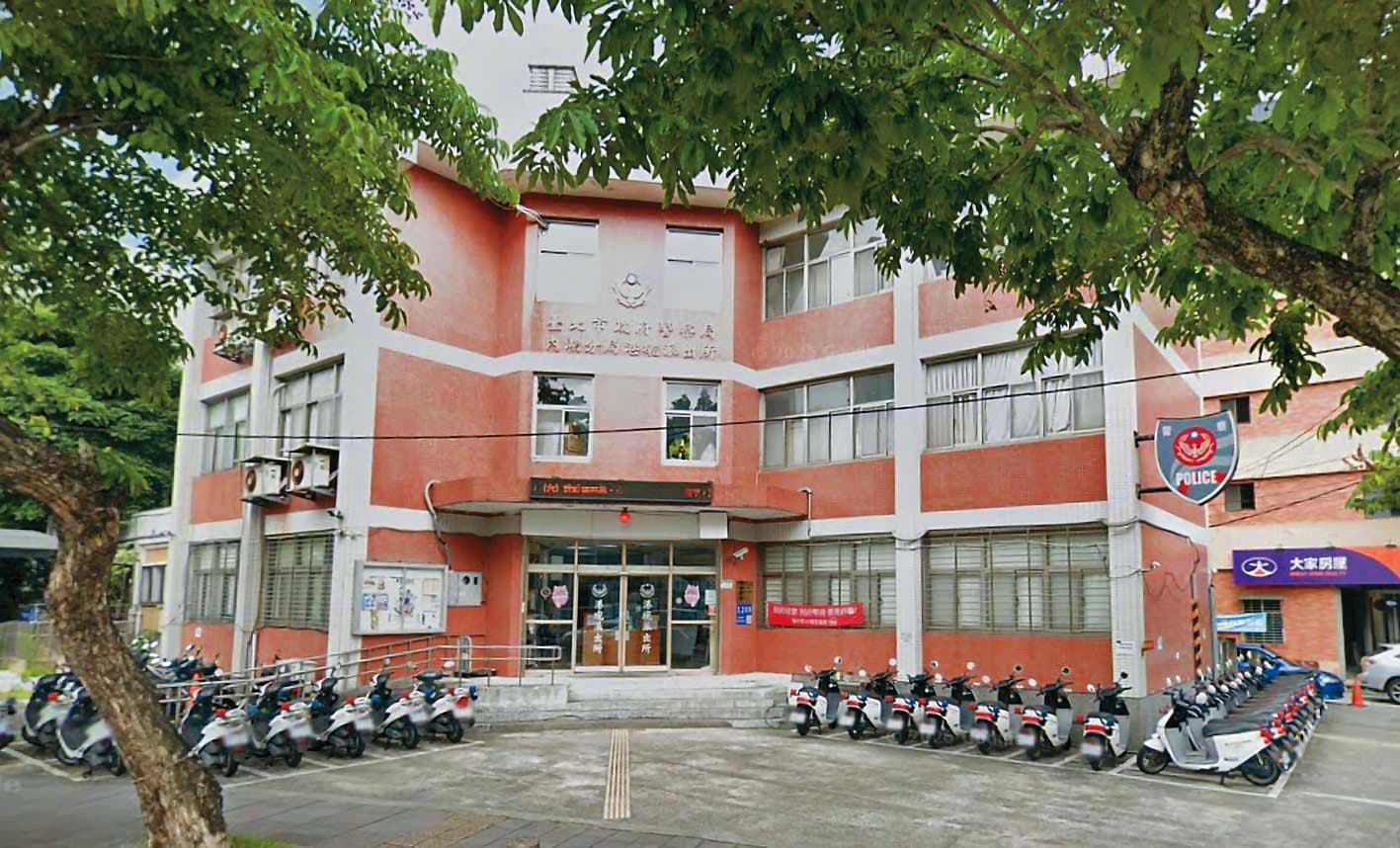 前年底北市內湖一對母女遭詐騙報警,卻被港墘派出所(圖)員警嘲諷,最後輕生雙亡。(翻攝Google Maps)