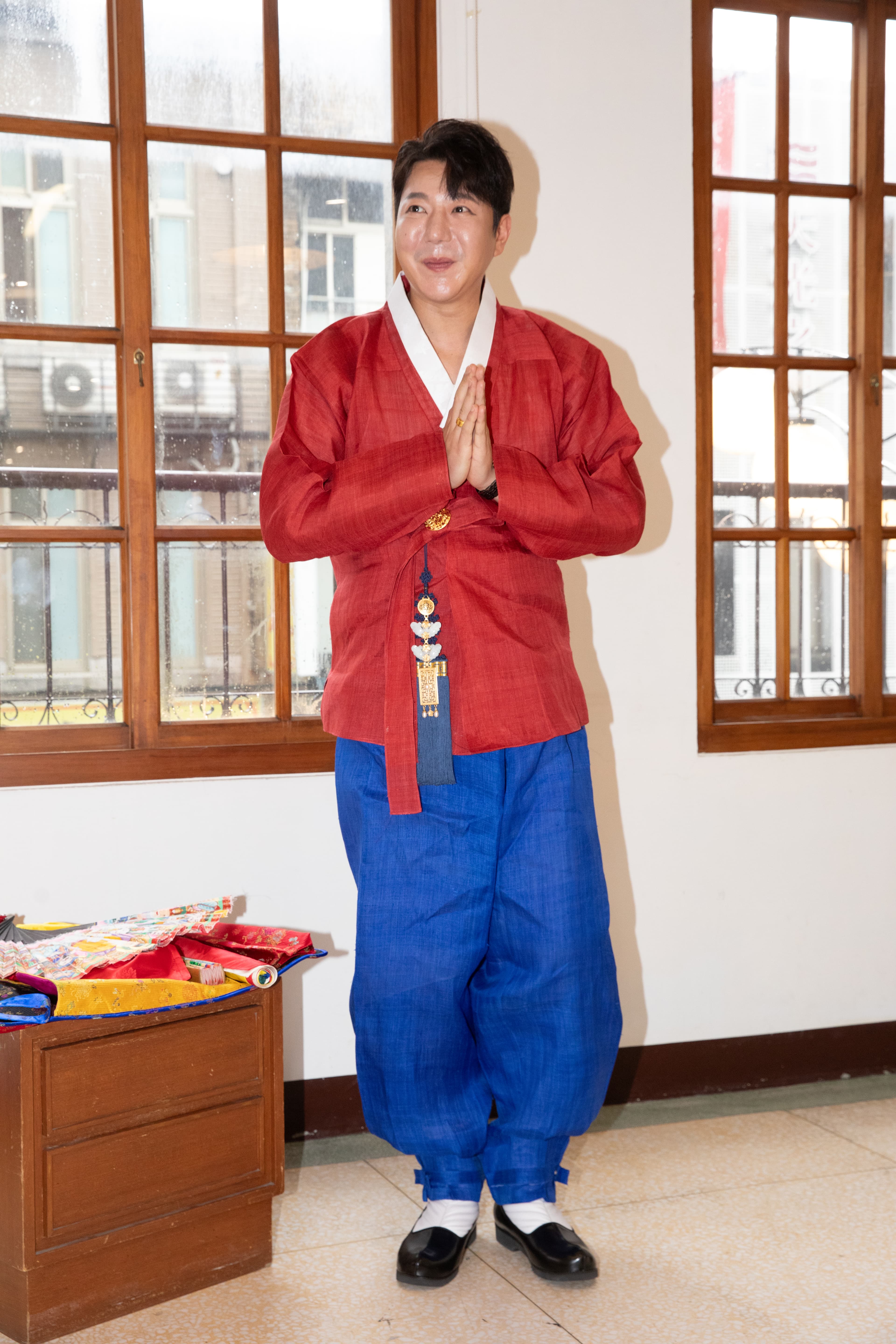 尹大滿在29歲時決定面對成為巫師的命運。