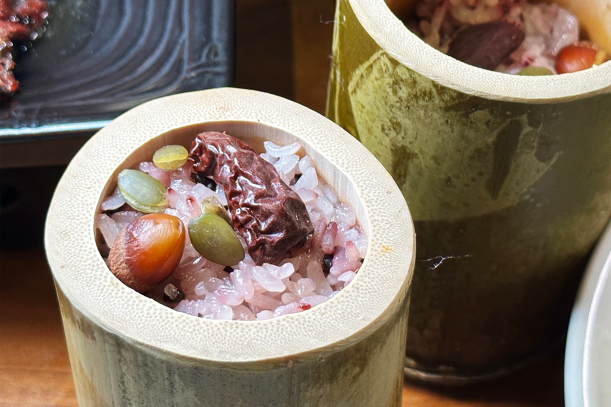 全羅南道潭陽因盛產竹子，在當地風土飲食中，竹筒飯是常見的主食之一。