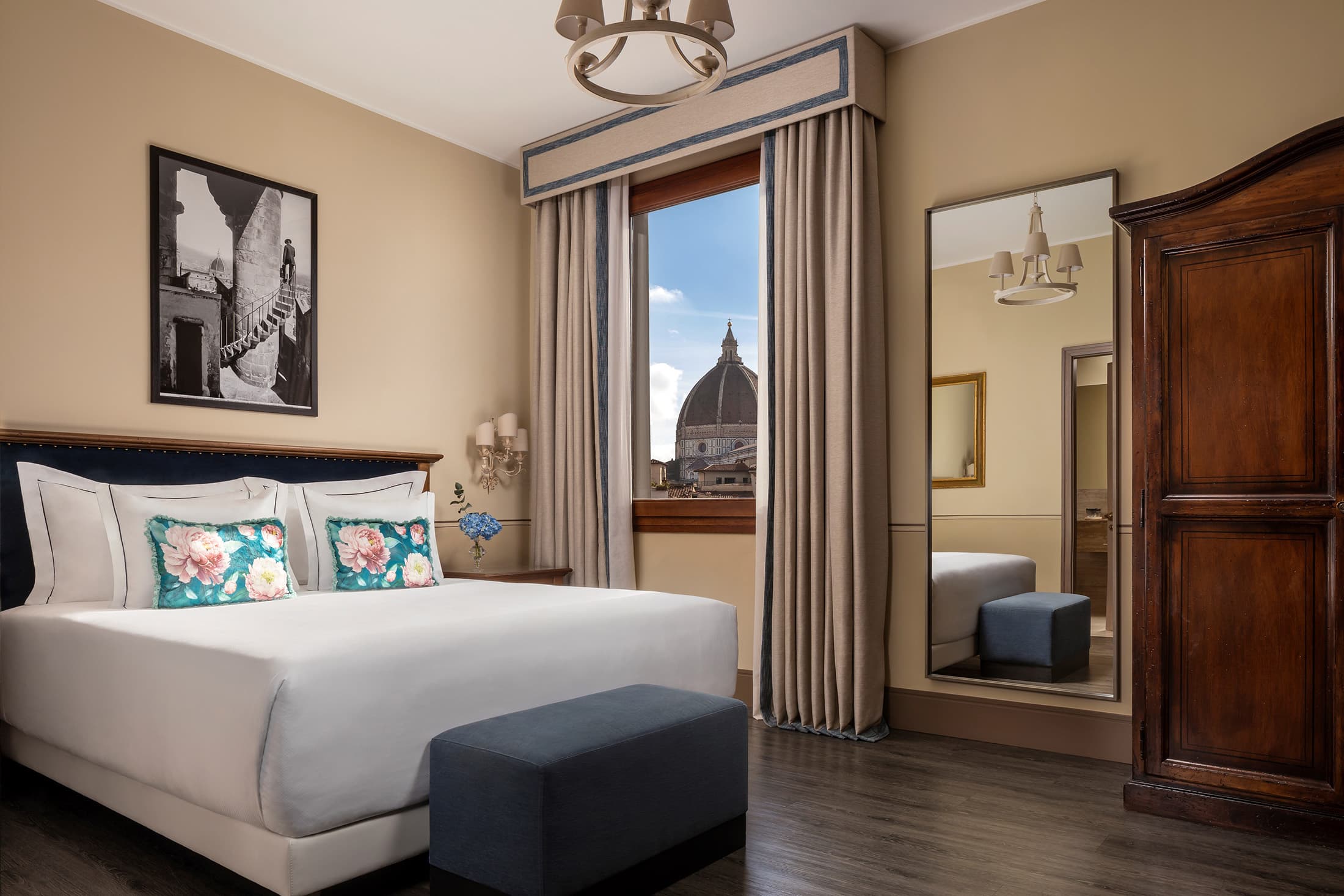 位於佛羅倫斯的「加迪宮緹沃麗酒店(Tivoli Palazzo Gaddi Firenze Hotel)」,是一座16世紀的豪華宮殿,也是著名詩人米爾頓曾經創作《失樂園》的地方。