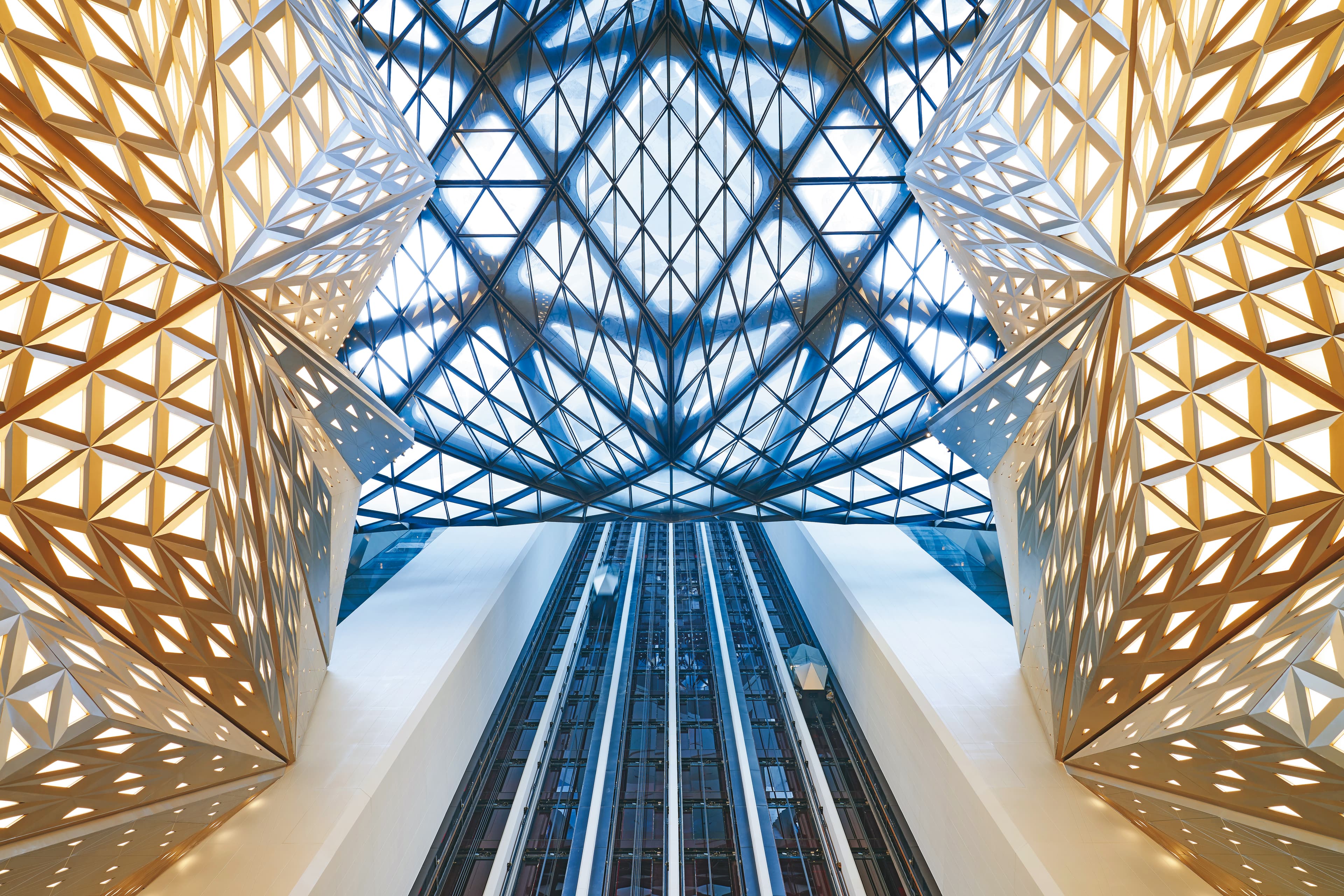 建築師Zaha Hadid設計的摩珀斯酒店(Morpheus)中庭。(新濠天地提供)