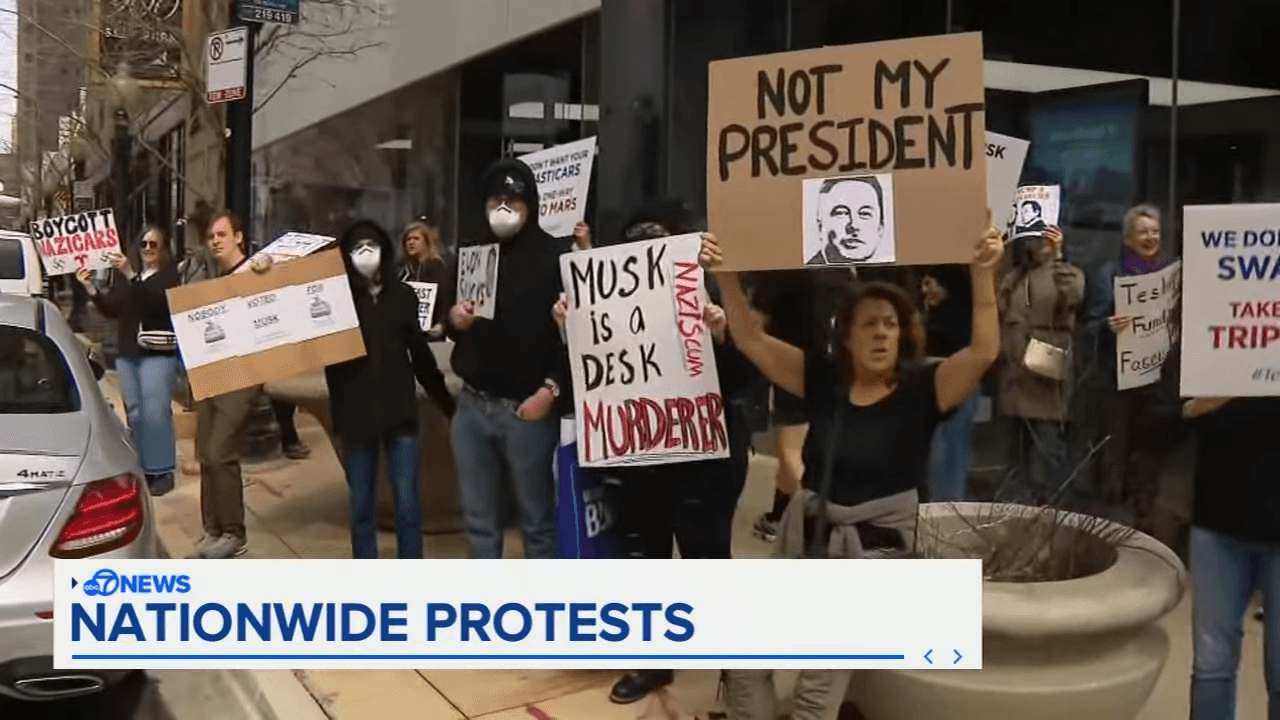 歐美各地爆發抗議馬斯克的行動。（翻攝自 ABC7 News Bay Area YouTube）