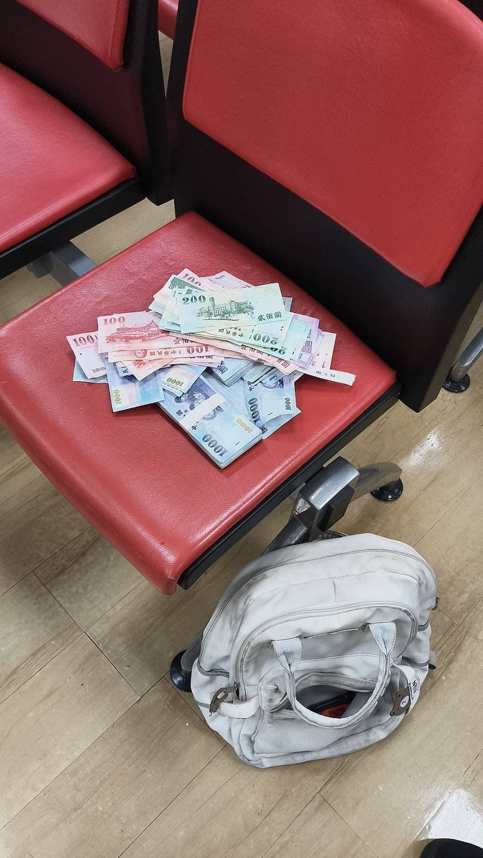 板橋銀行被搶。(警方提供)
