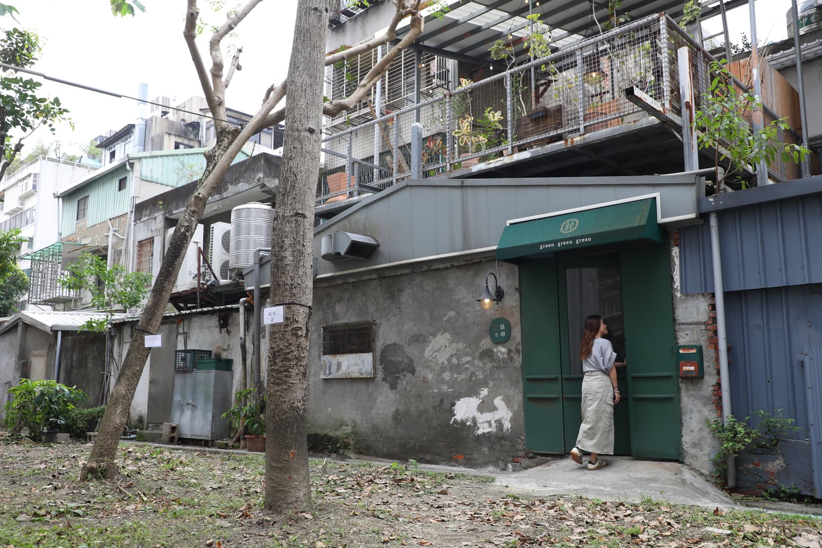綠咖生活概念店入口處在屋子後方，相當隱密。