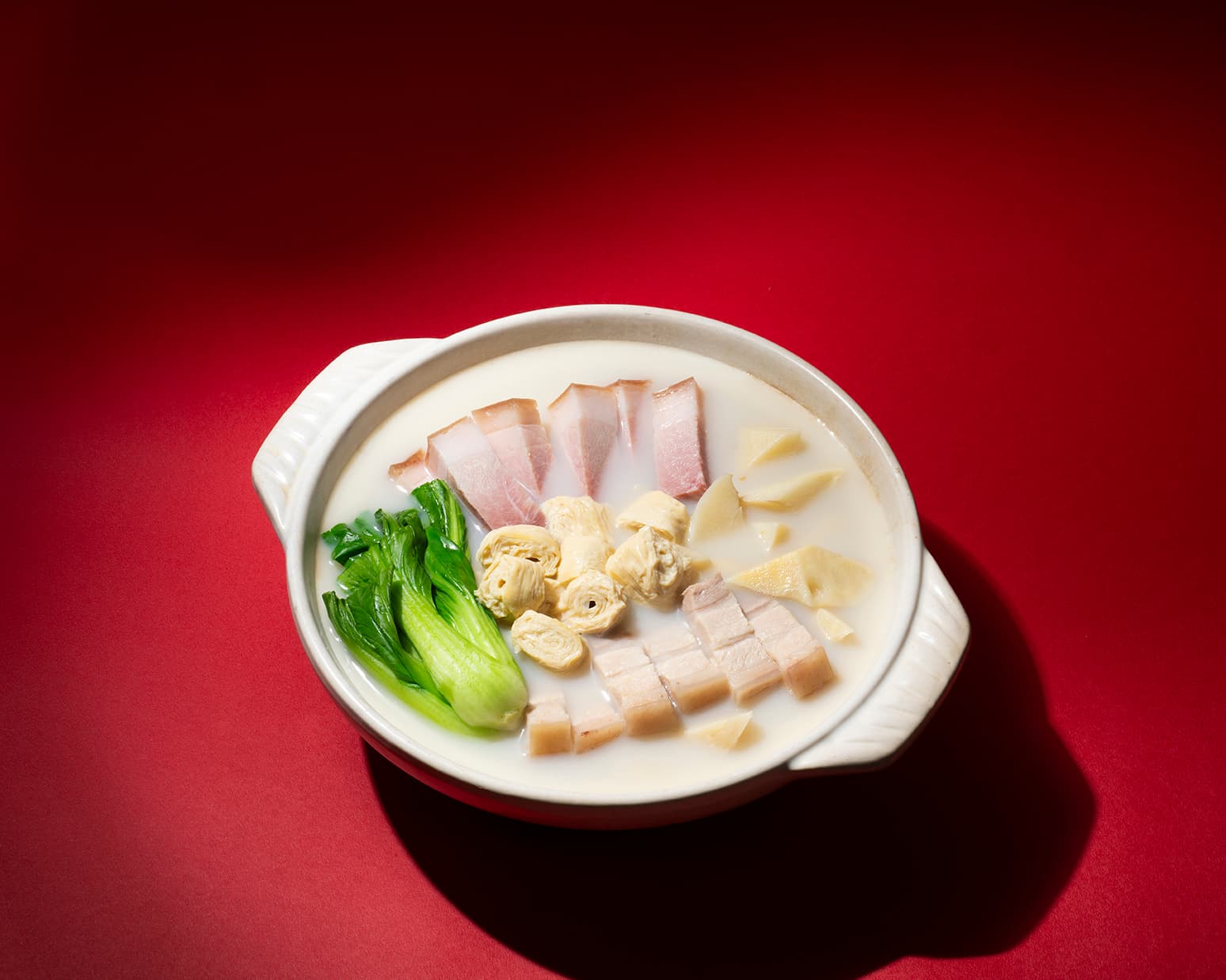 經過改良的「砂鍋醃篤鮮」，略減了點鹹鮮味，但也更健康。（春申食府提供）