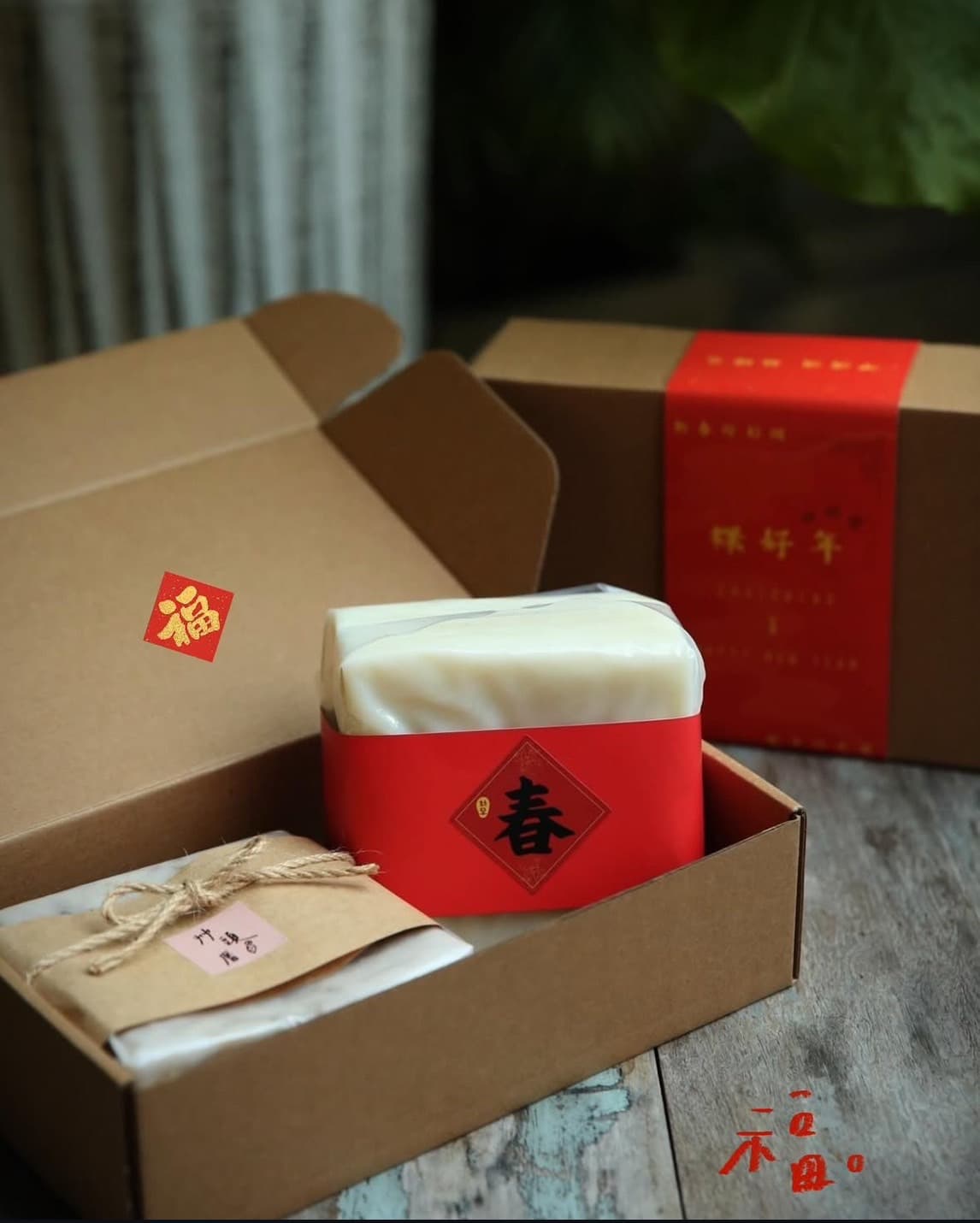 艸頭厝平常買得到小分量的糕粿，到了過年則換成喜氣的大分量版本。（艸頭厝提供）
