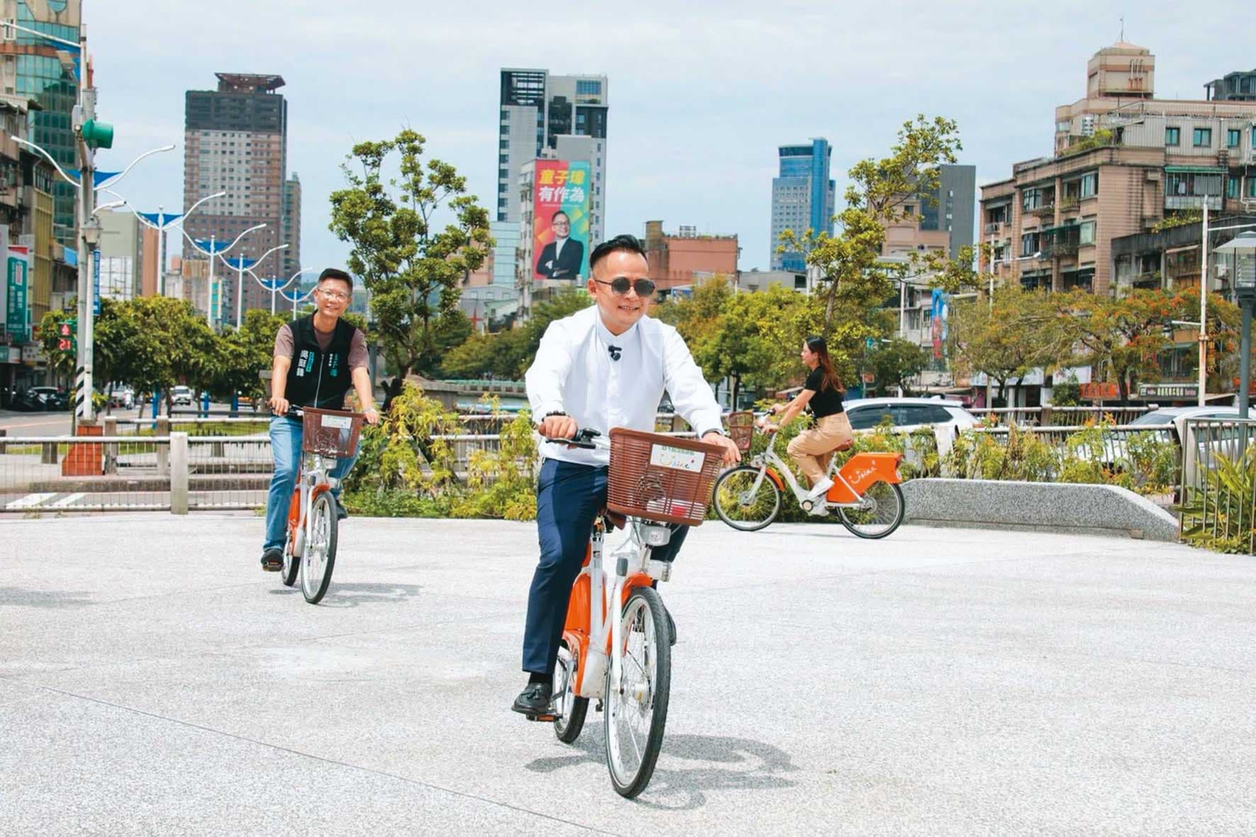 基隆現在沒有YouBike，童子瑋（前）盼將之導入，補上通勤與觀光最後一塊拼圖。