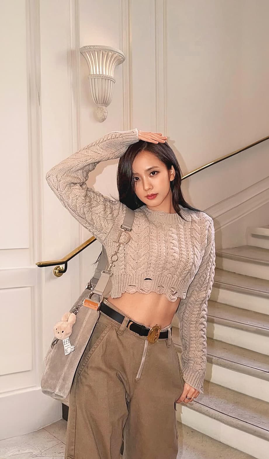 Jisoo搭配Dior 2026春夏Diorly包款。(翻攝自Jisoo IG)