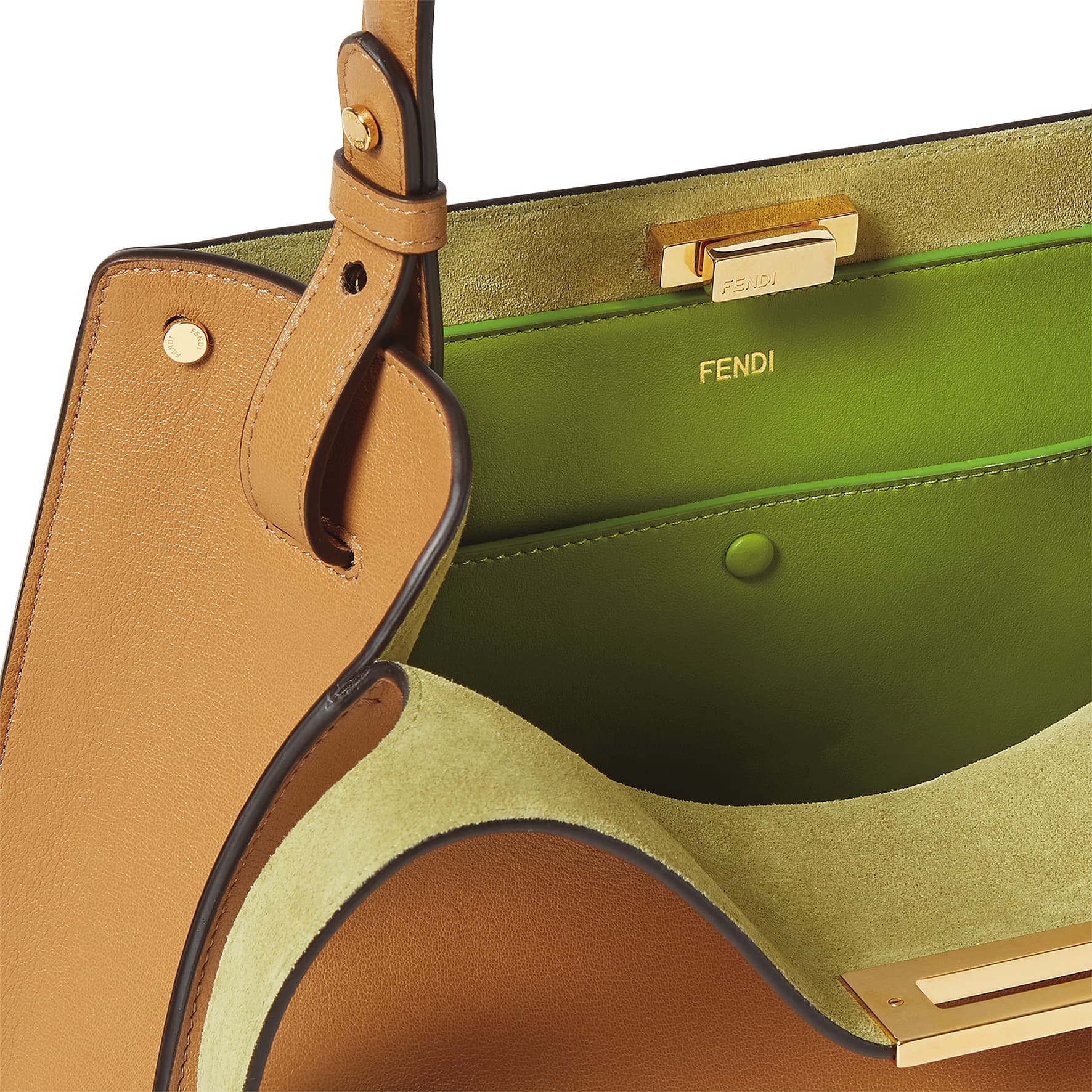 FENDI Way中型款式。卡布奇諾色皮革和森林綠麂皮 NT$130,000。(FENDI提供)