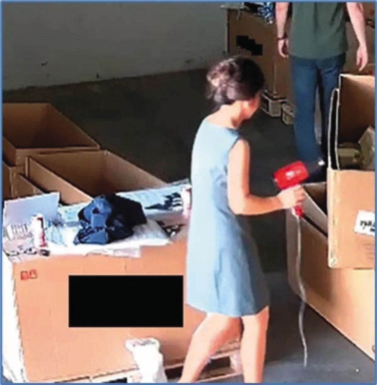 美國追查美超微將搭載輝達高階晶片伺服器,以吹風機除去標籤後走私至中國,3月起訴3被告。(翻攝美國司法部官網)