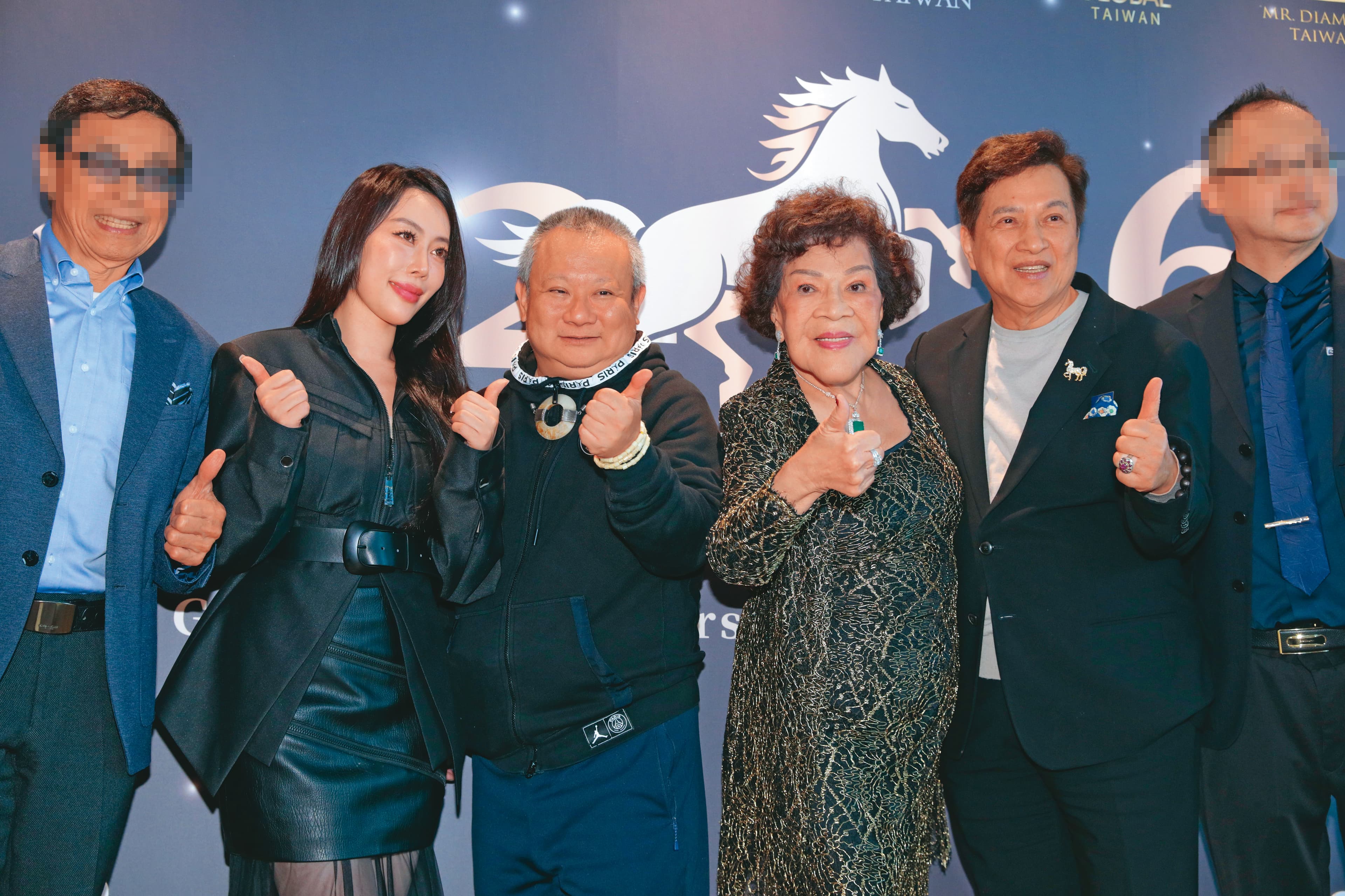 宣昶有（左三）成立選美協會，邀請周遊（右三）、李朝永（右二）合作，李雅楹（左二）則擔任會長。