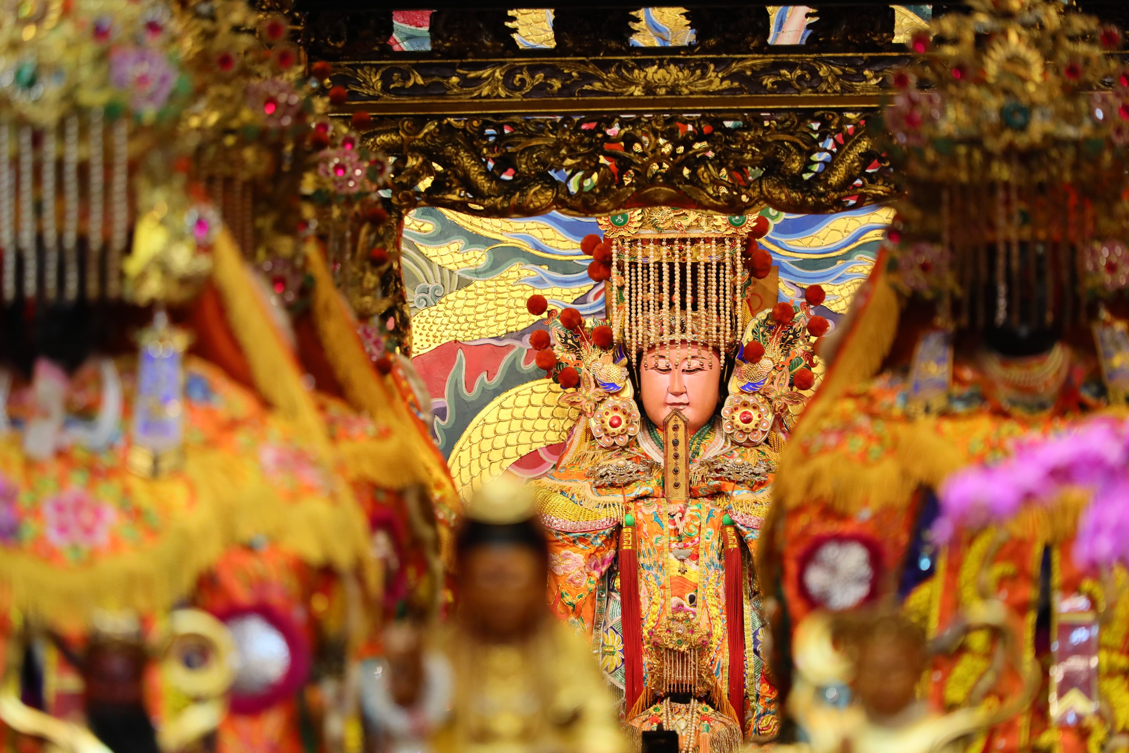 關渡宮古時為海口要津，關渡宮媽祖殿供奉主神天上聖母媽祖保佑討海者平安。