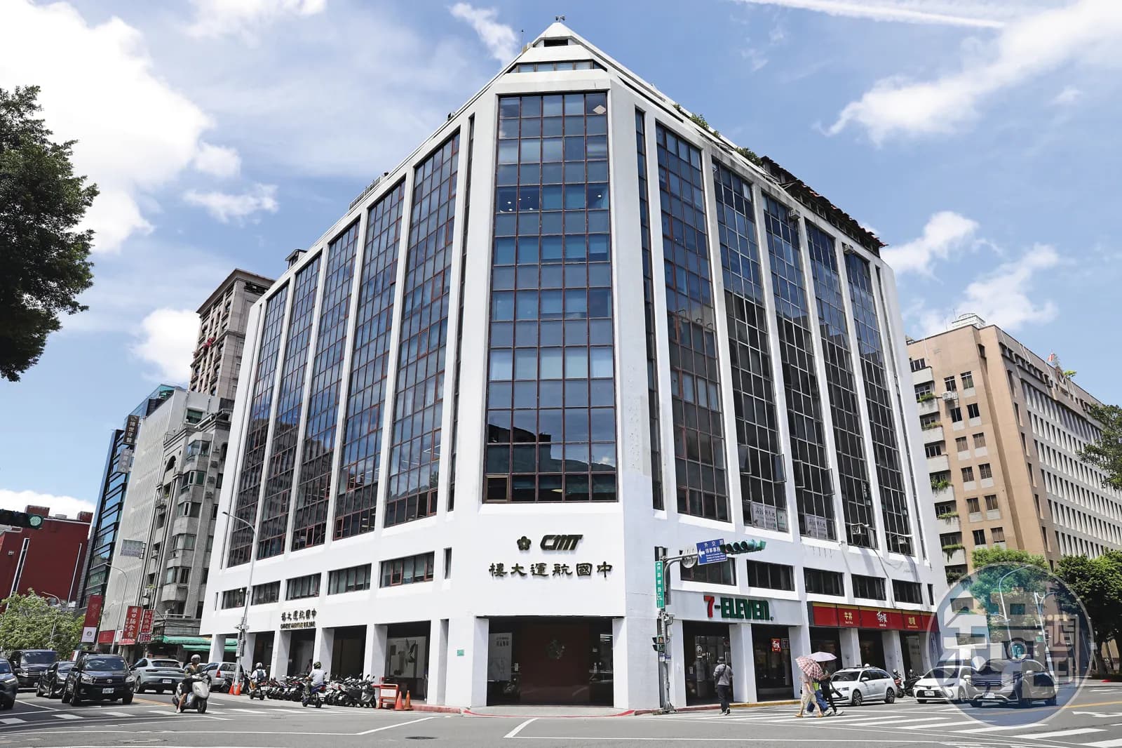 陳佩琪以柯文哲名義，去年5月10日以現金4千3百萬元，買下立法院附近的商辦「中國航運大樓」（圖）3樓。（本刊資料照）