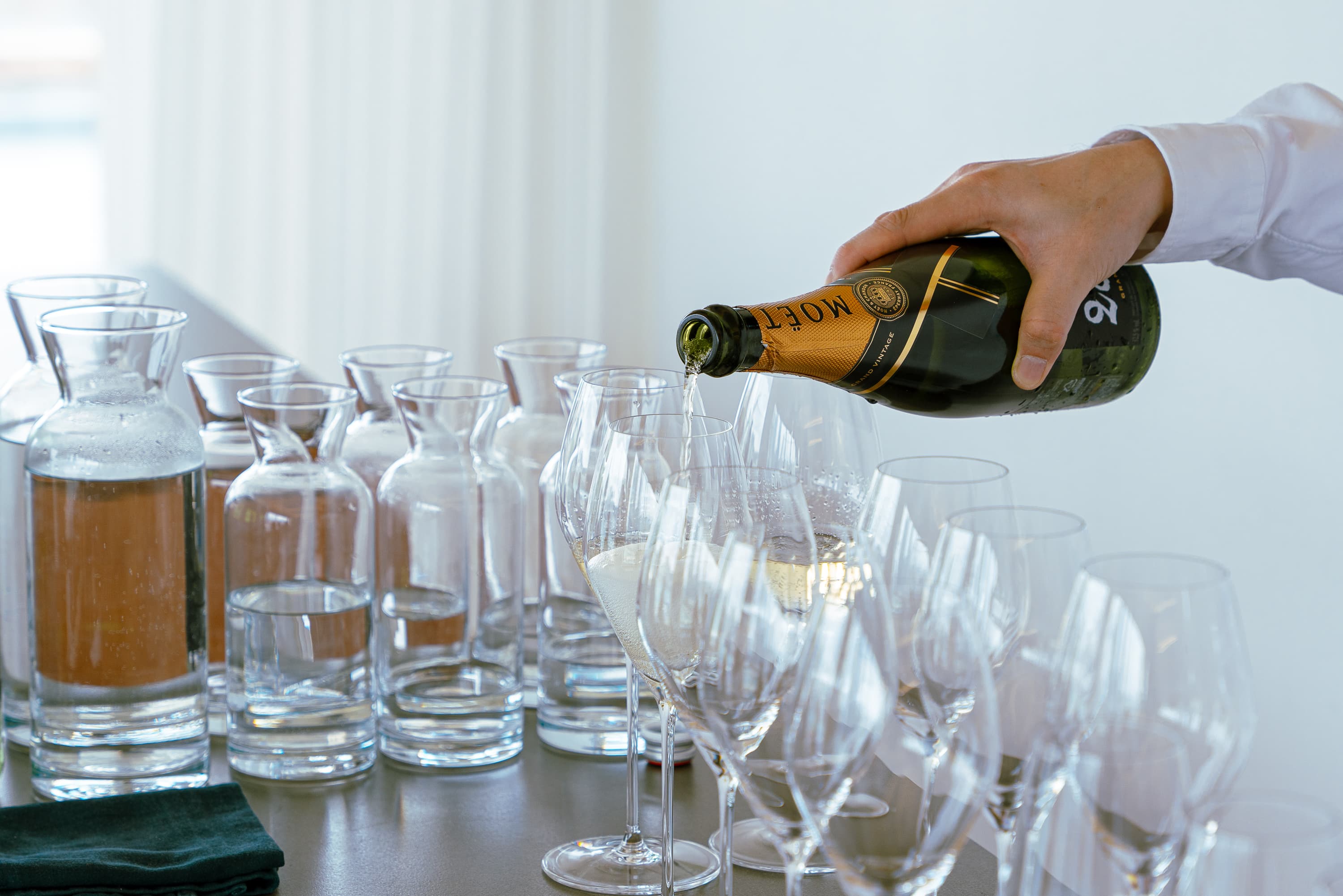 先以Moët & Chandon, Grand Vintage, Extra Brut 2015開場。