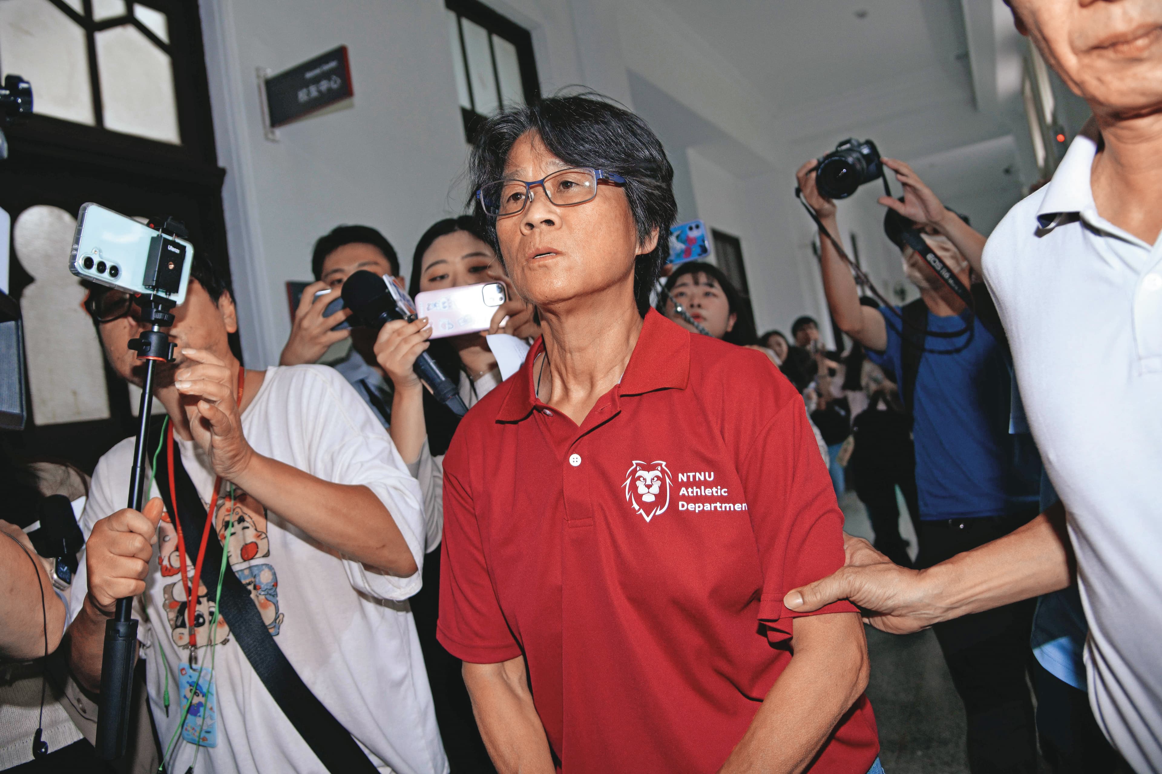 師大女足抽血案震驚台灣社會，然而國內體育生制度的權力失衡問題仍未解決。圖為涉案教練周台英。（鏡報李智為）