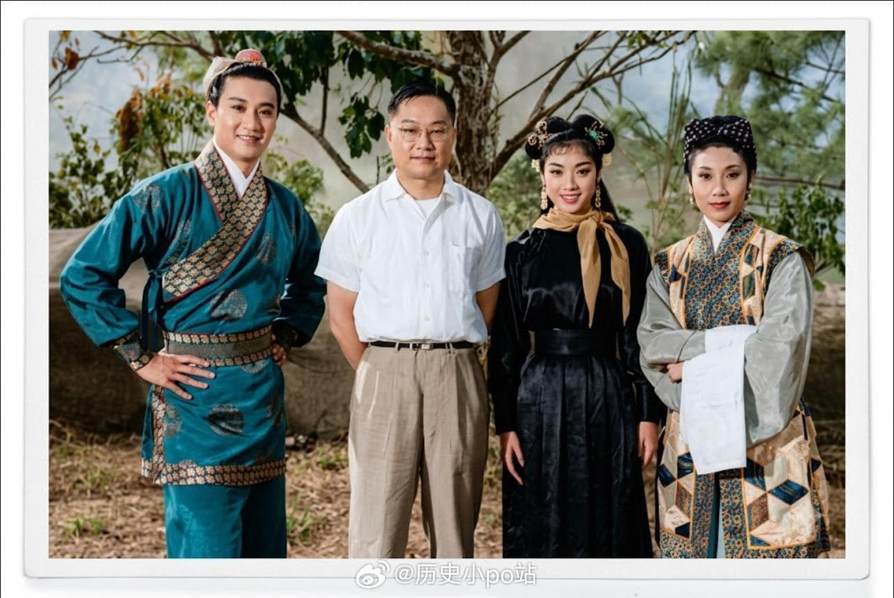 1960年香港峨嵋影片公司拍攝粵語長片《神雕俠侶》，謝賢（左1)成為史上第一代「楊過」，原作者金庸（左2）親自擔任編劇。（翻攝歷史小po站微博）