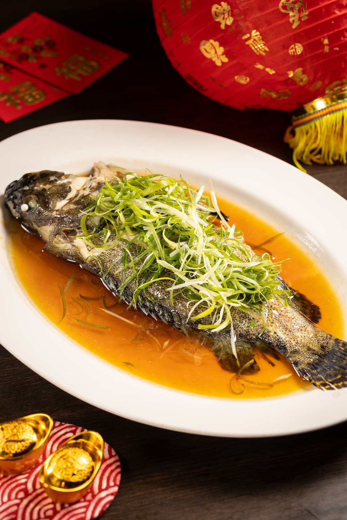 「清蒸龍虎斑」來自東海岸的魚，比例完美的魚露加上師傅的時間掌控，清香好吃，魚肉細嫩。（1280元／份）