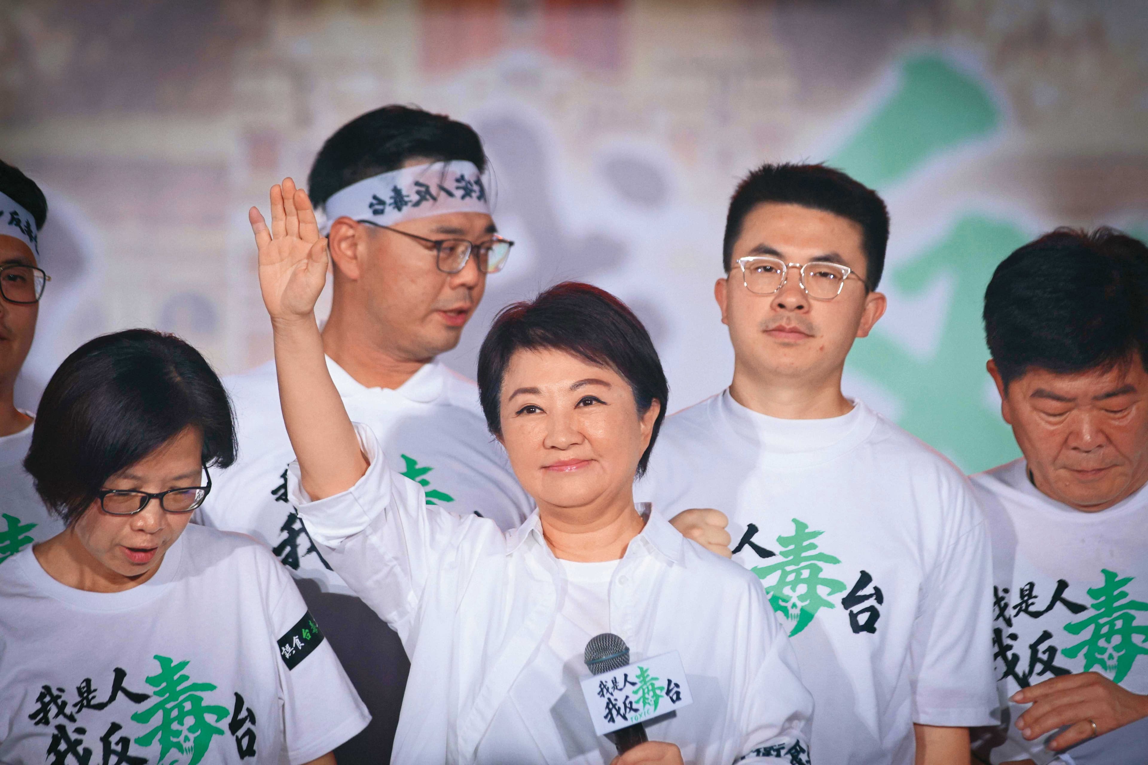 毒油案在台中爆發，盧秀燕邀集17縣市召開「反毒油線上國是會議」突圍。（鏡報劉耀勻）