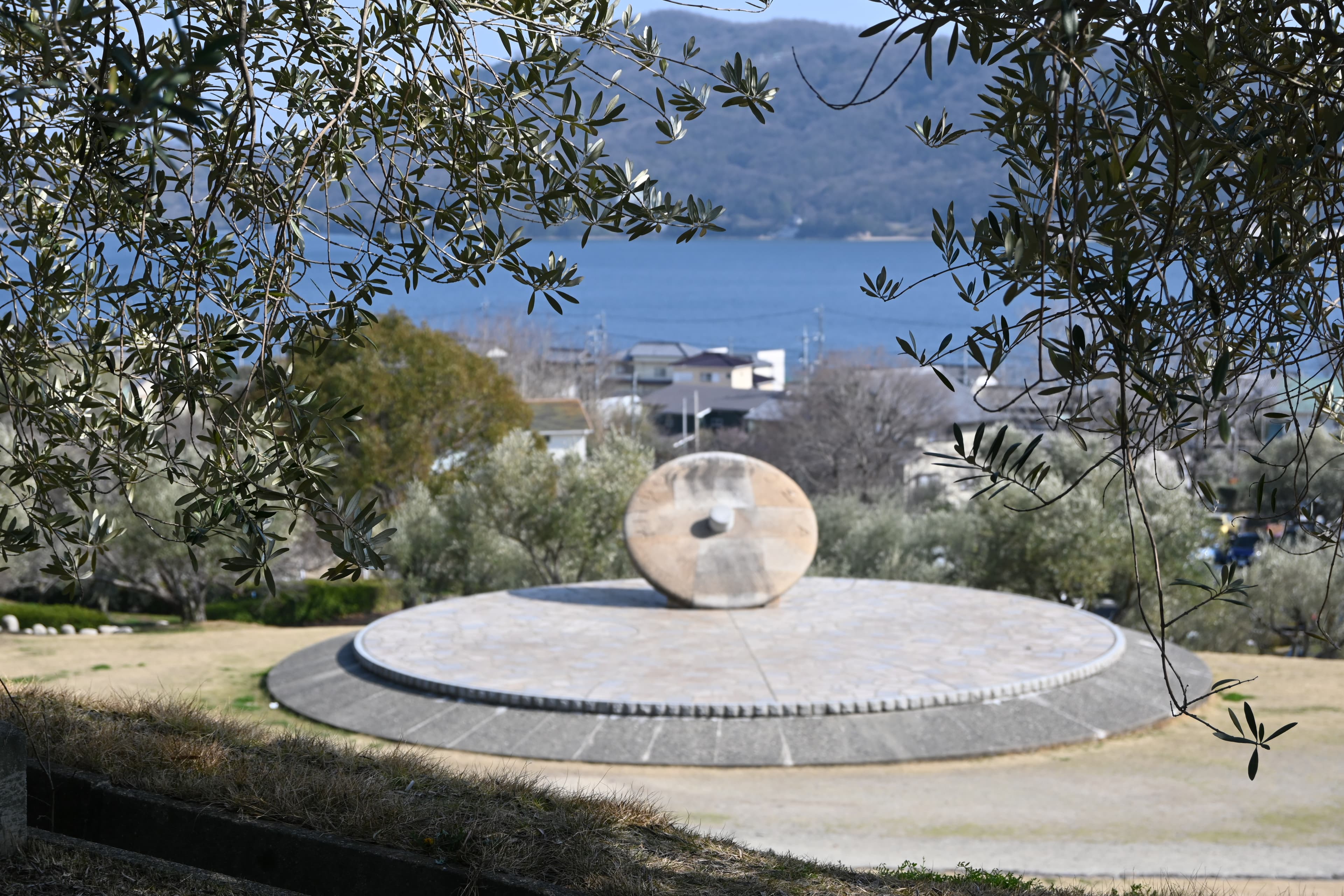 小豆島是瀨戶內海第二大島，是日本栽培橄欖的發祥地，也被視作日本地中海。