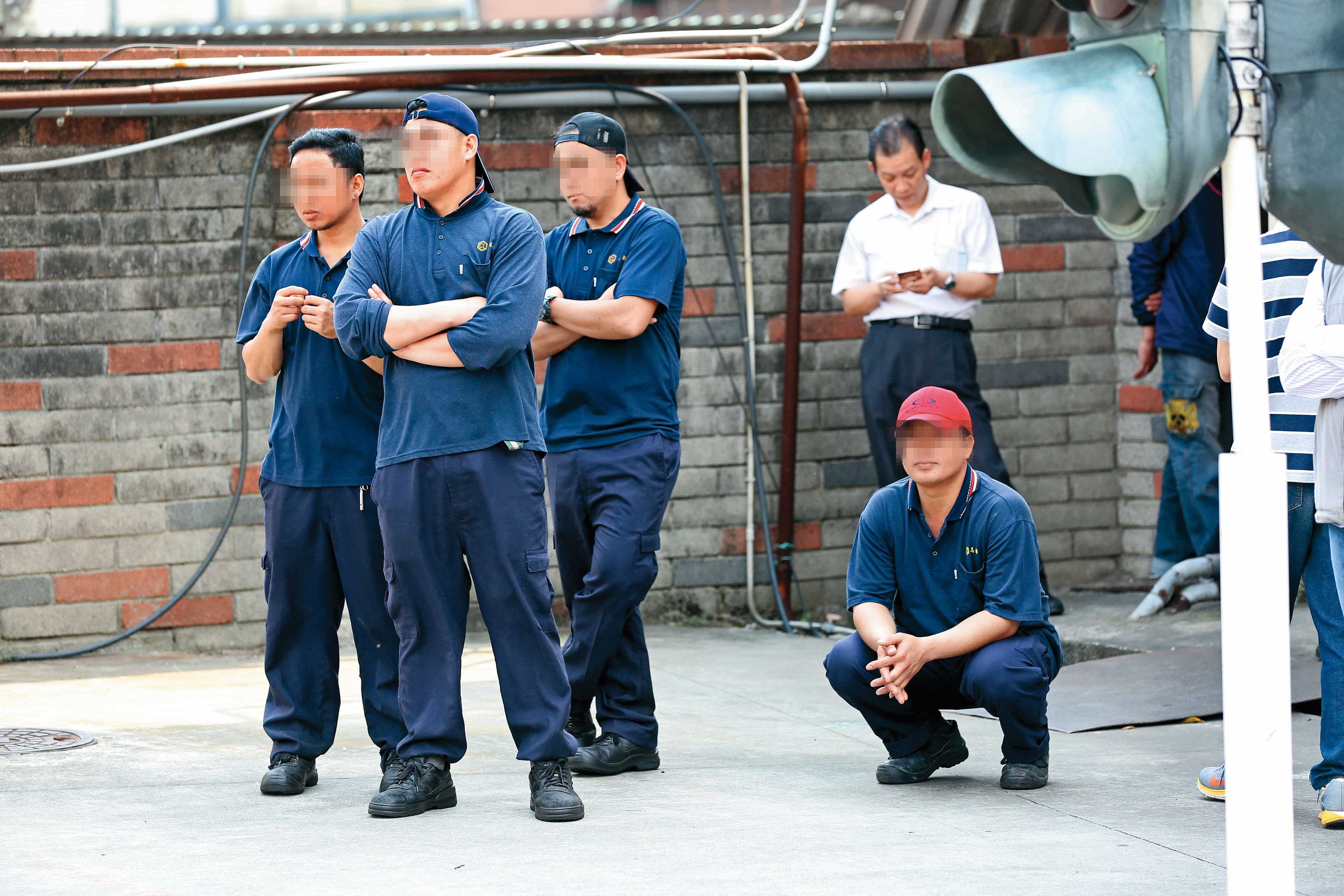 仲介小丘指出,外籍廠工發展出合法打黑工模式,相關單位卻都無法可管。(示意圖,非當事移工)