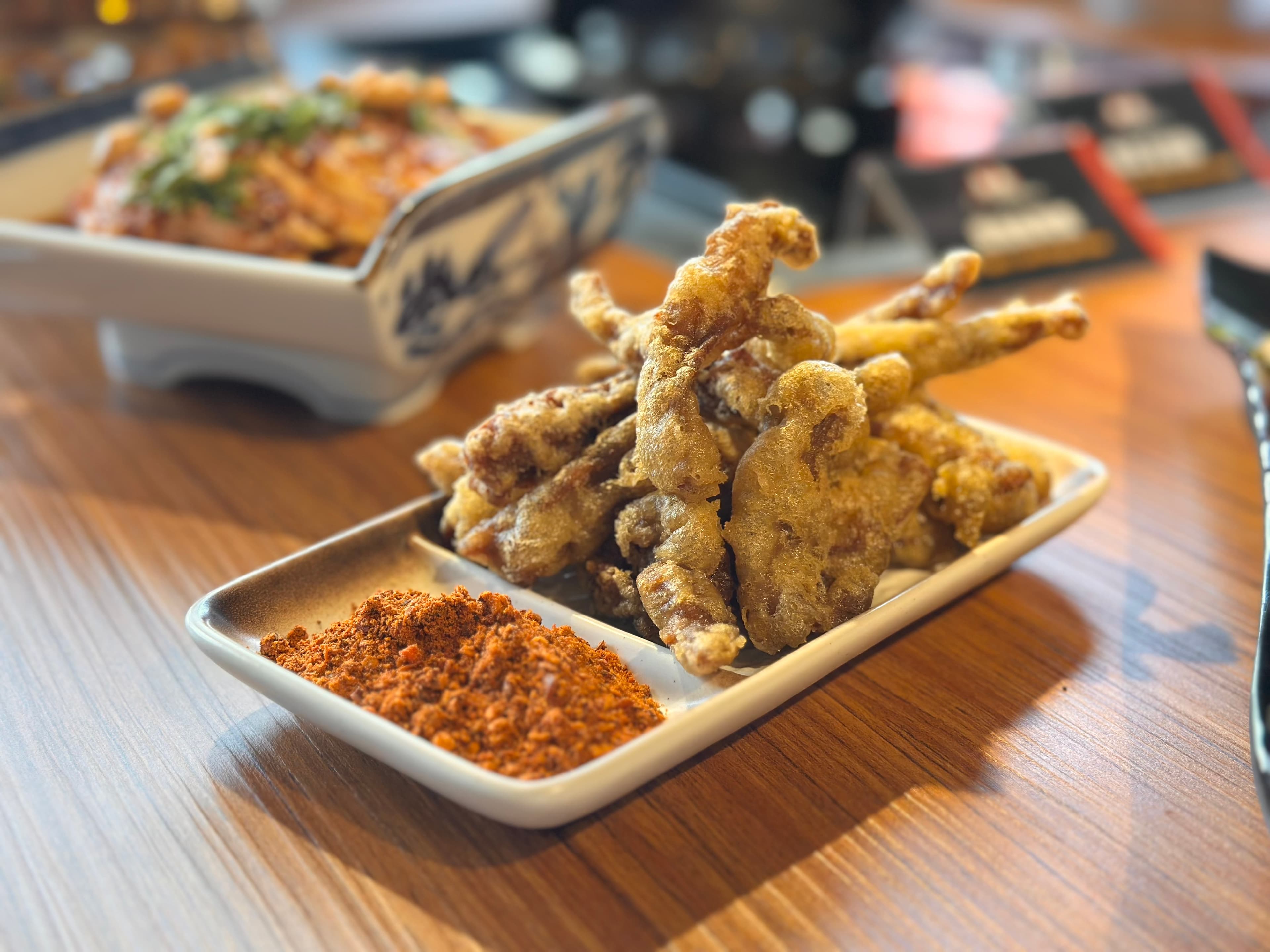 「小酥肉」炸得皮脆肉嫩,鹹香不油膩。(160元/份)