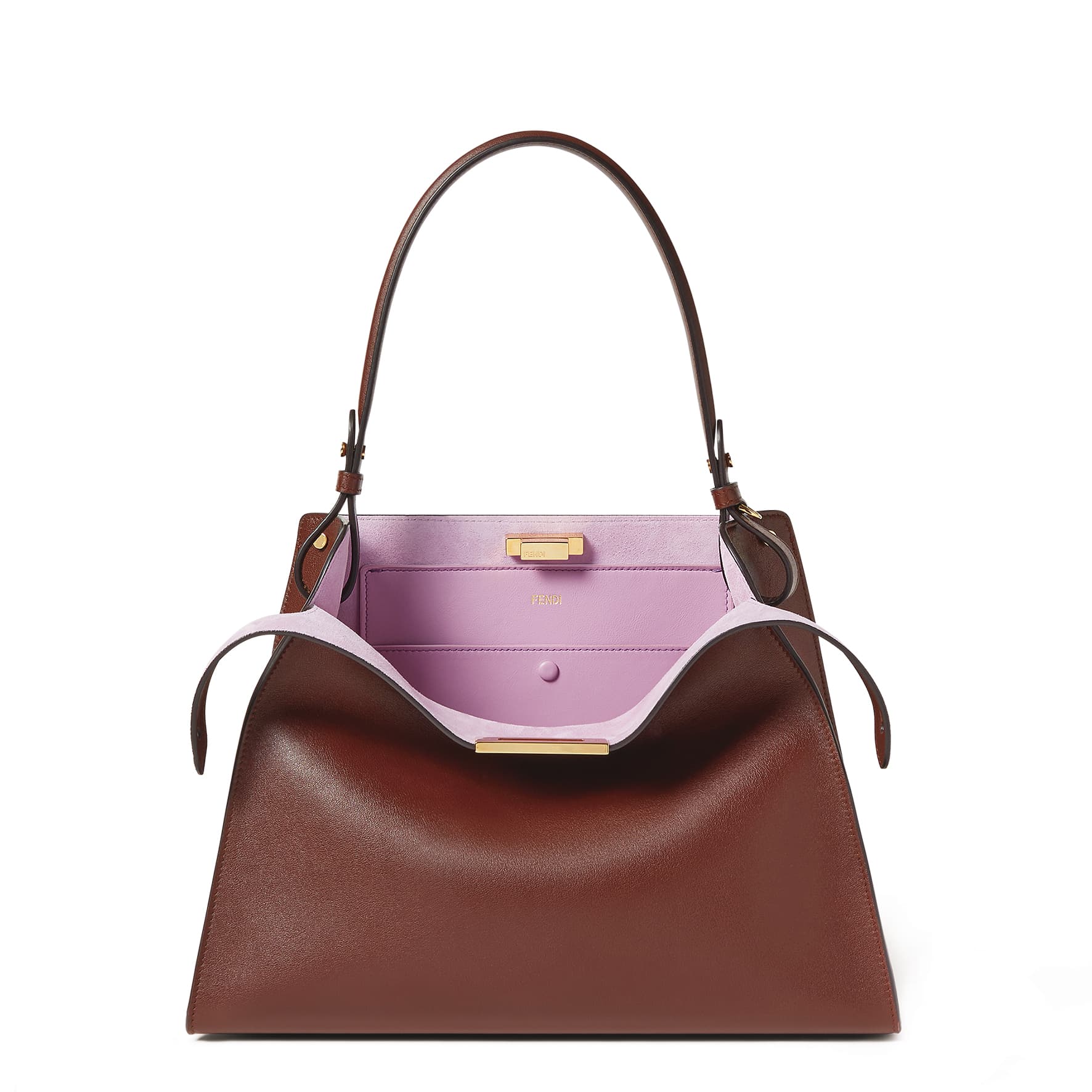 FENDI Way中型款式。深棕色皮革和紫羅蘭色麂皮 NT$130,000。(FENDI提供)