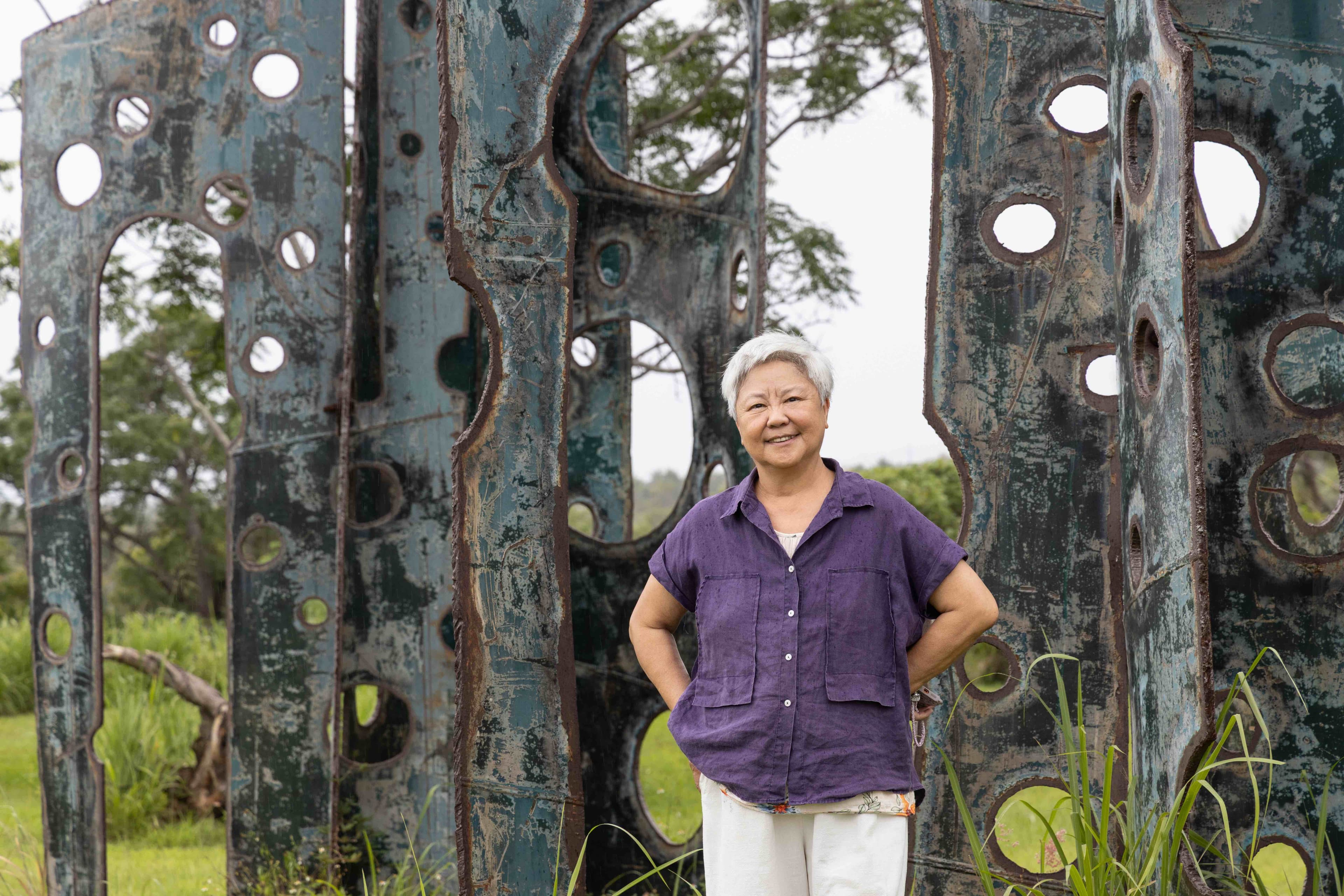 「賴純純」（Jun T. Lai）是台灣重要的當代藝術家，創作涵蓋繪畫、雕塑、裝置藝術與公共藝術等領域。