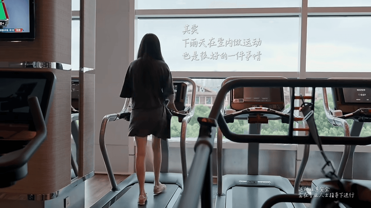 王祖賢換上短褲跑步,一雙纖細長腿相當吸睛。(翻攝王祖賢小紅書)