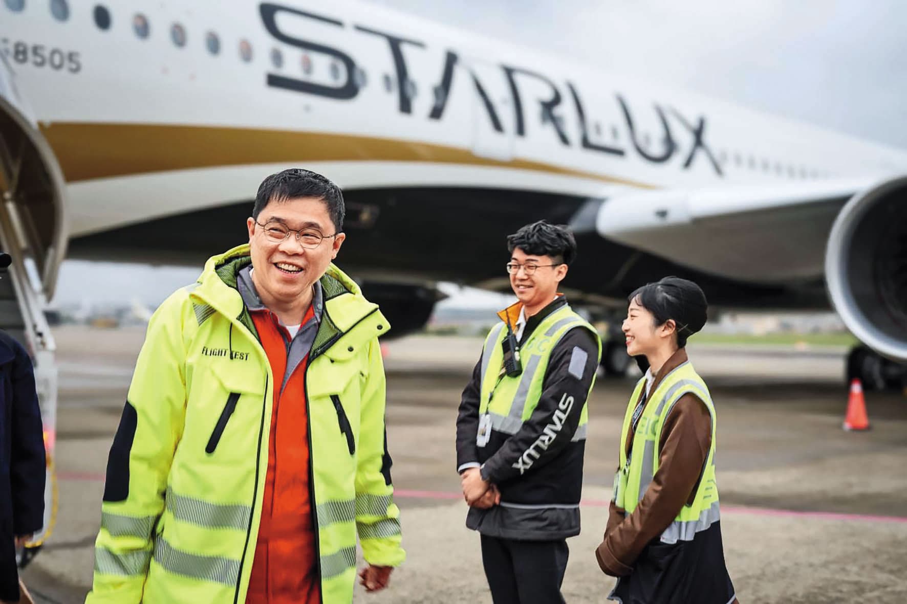 星宇航空董事長張國煒具備機師執照,常常親自駕駛新機回台。(翻攝星宇航空臉書)