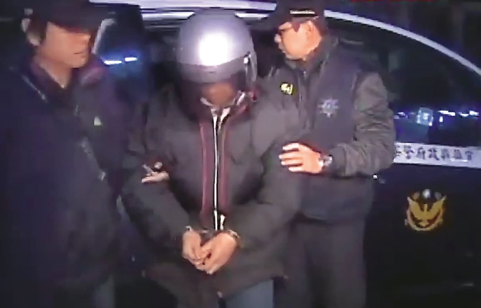 沈文賓（中）落網後供詞避重就輕，試圖減輕殺人的刑責。（翻攝民視新聞）