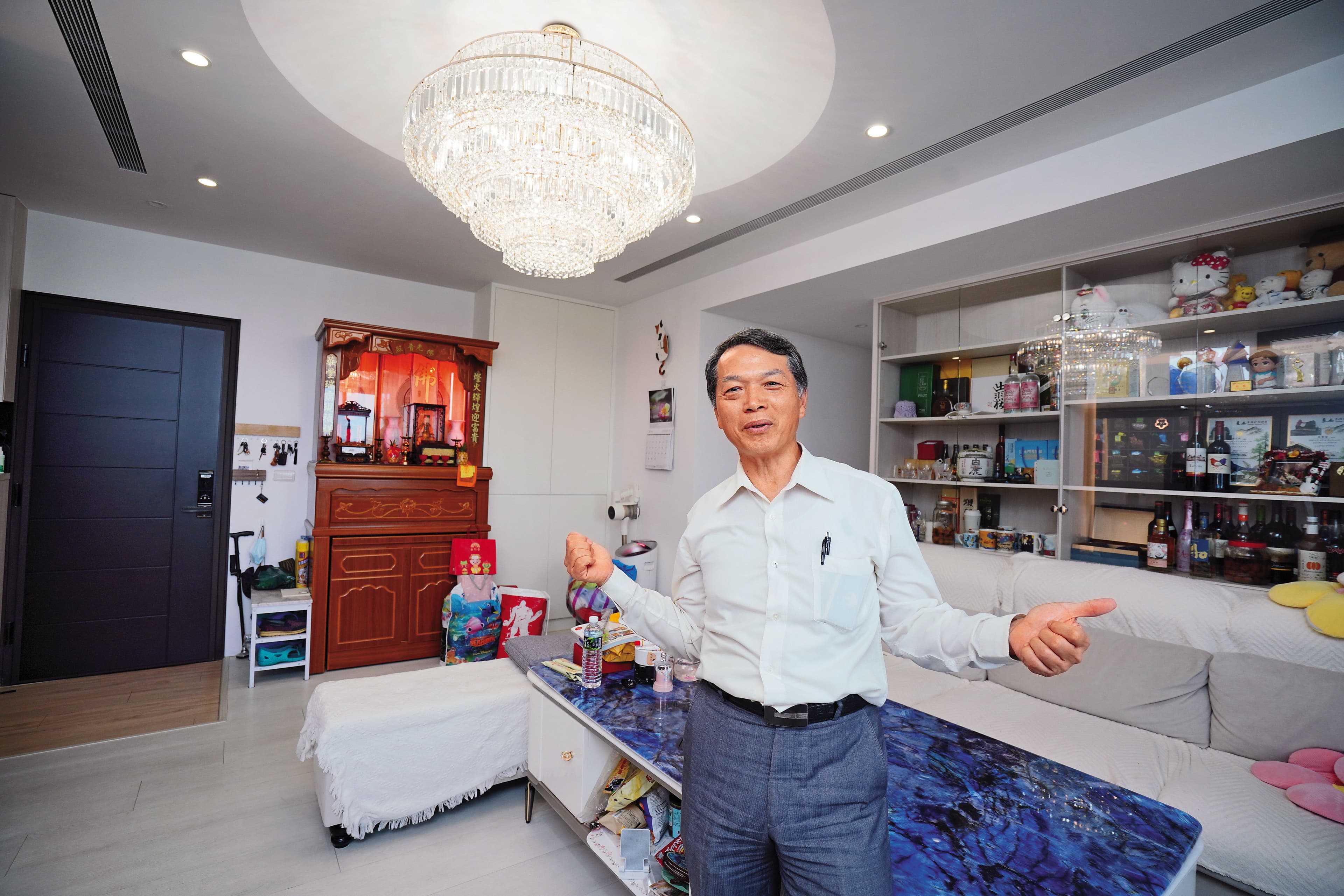 住在蘆洲的劉有祺揪團自主都更，讓屋齡半百的海砂老公寓蛻變為新宅，房價翻兩番。
