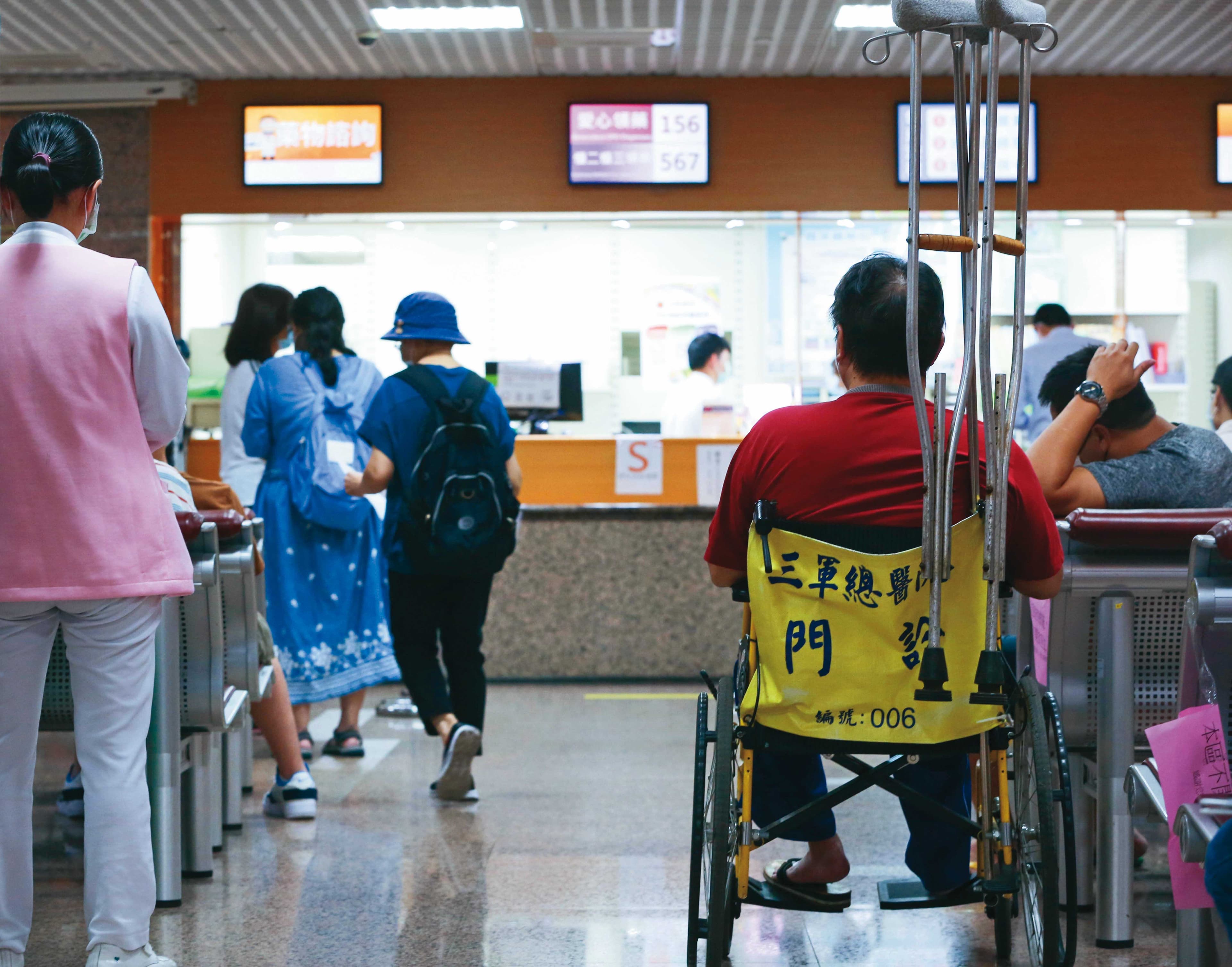 對車禍受害人來說，身心受創之際仍要面對醫療、保險、法律交織的複雜程序，是項沉重負擔。示意畫面，圖非當事人。