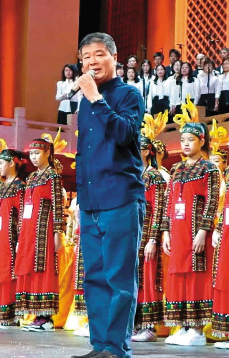 兩岸演藝產業長期存在資源往來,熟悉中國市場的經紀人趙少威(圖),也成為周家去年尋找女兒後續演藝發展時接觸的人士。(翻攝自新浪娛樂)