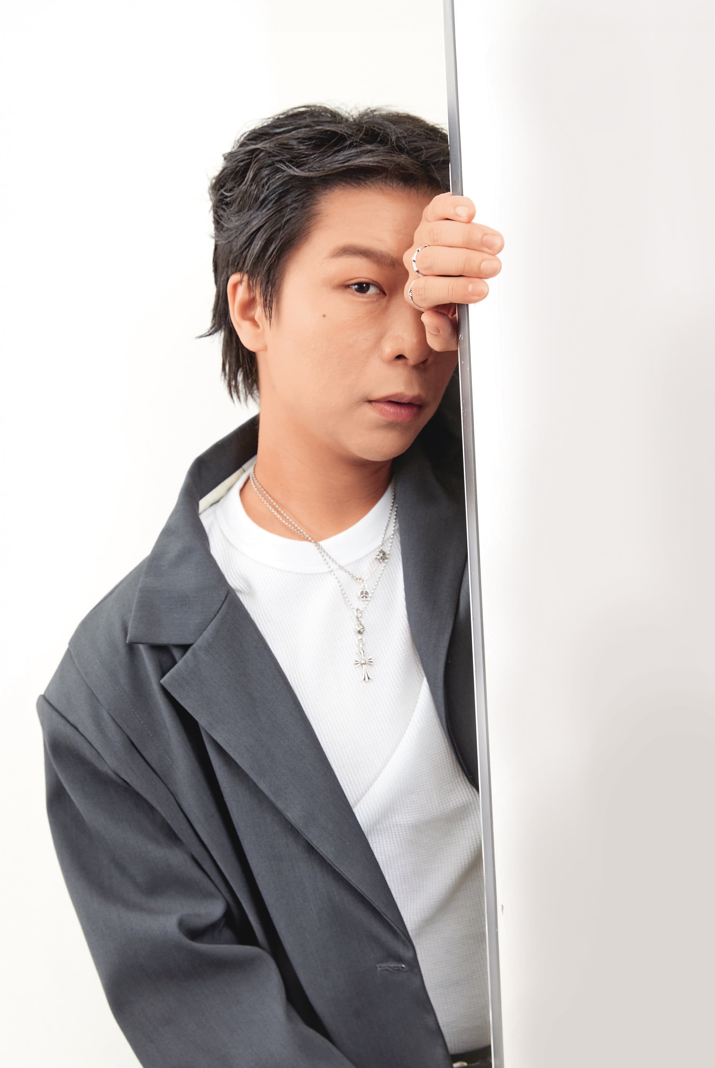 從小就喜歡搞笑模仿的派翠克，在主持界充分發揮而受人矚目。