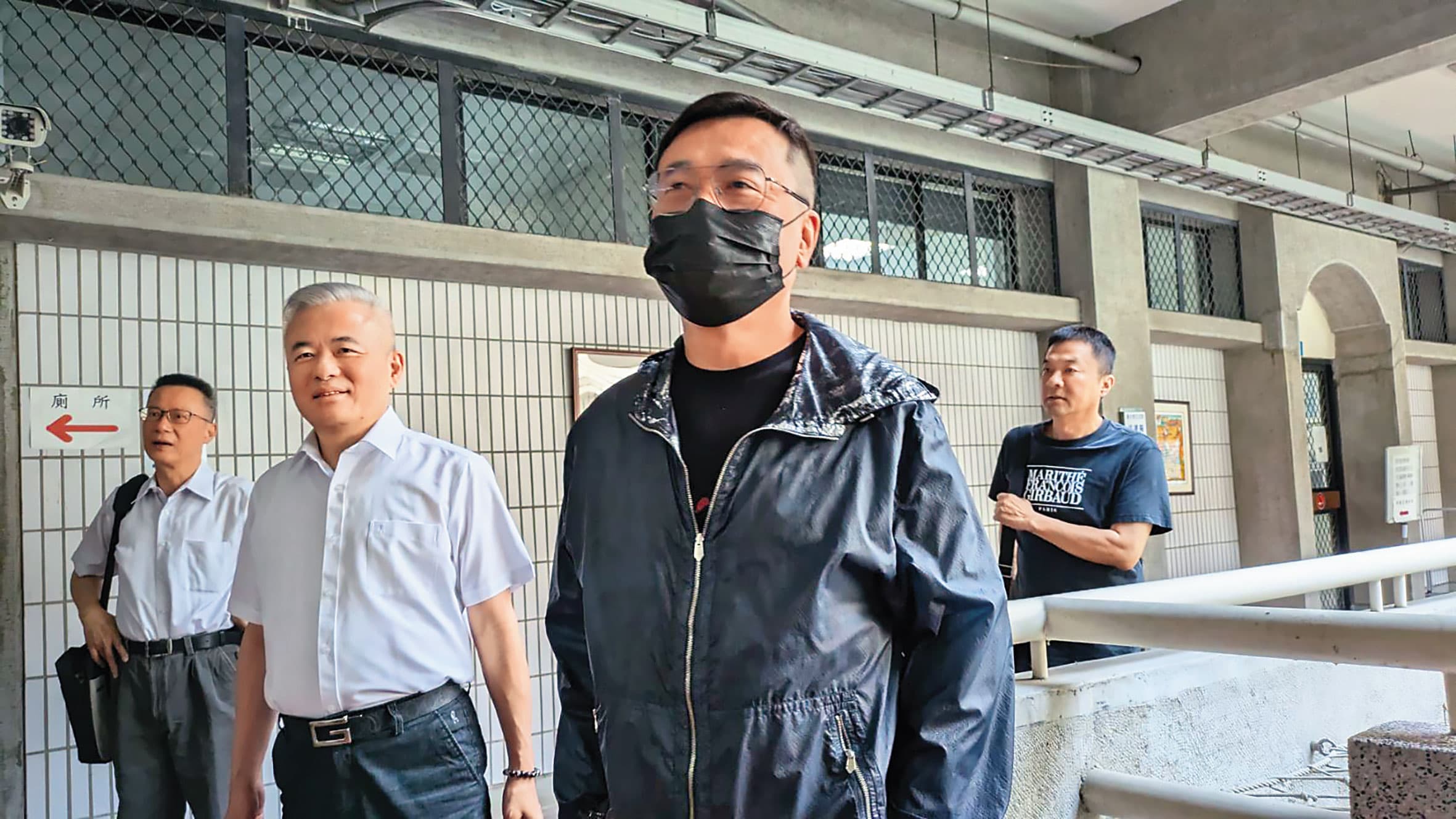 九州博弈案傳喚證人，被告陳政谷為了解案情前往旁聽。