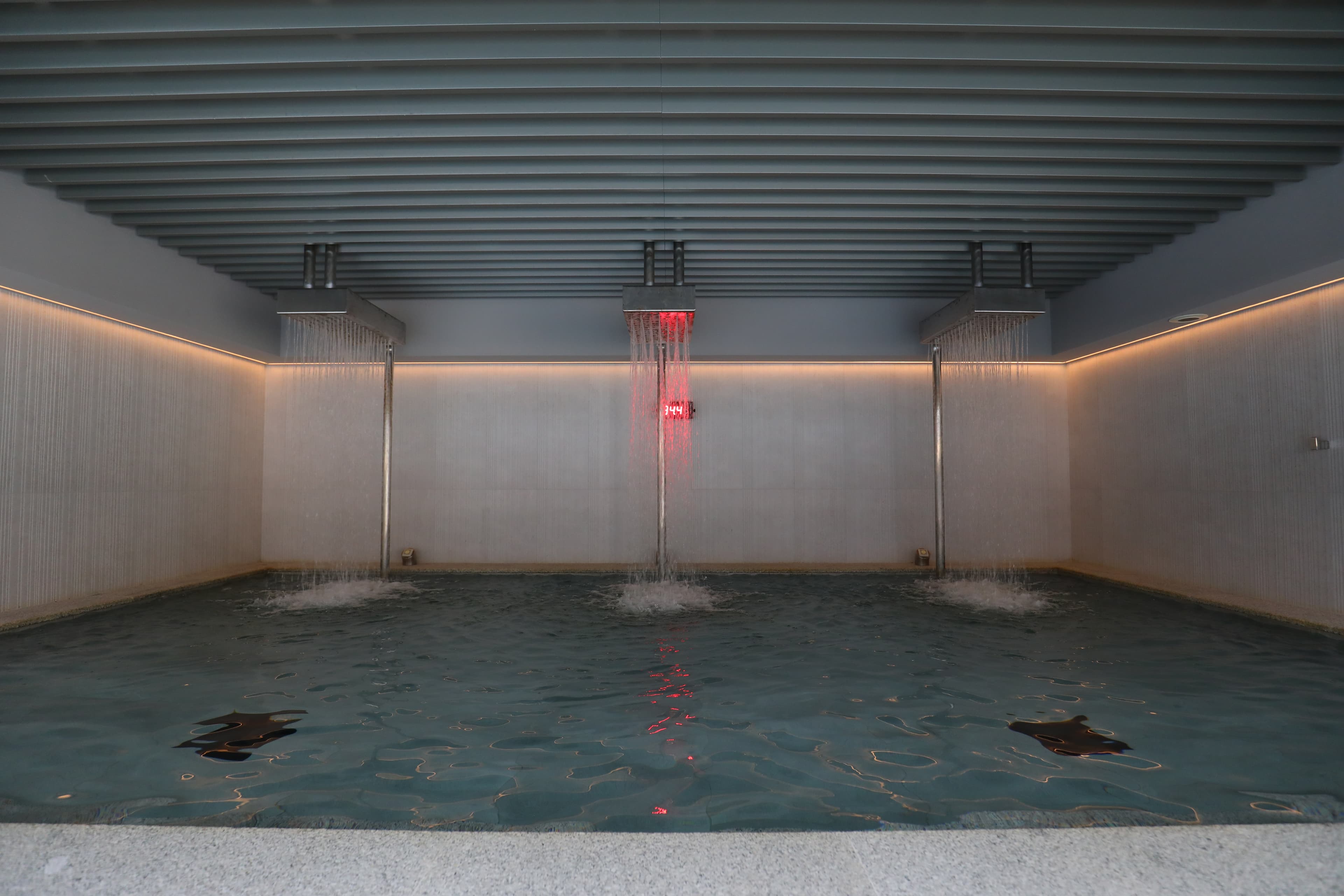 「水療風呂」設有三座不同功效與水溫的水療Spa。