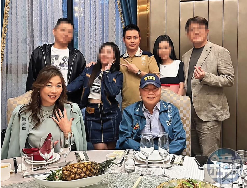 金錢豹酒店創辦人袁昶平夫妻邀威力餐敘，並向他借款上億元。（讀者提供）