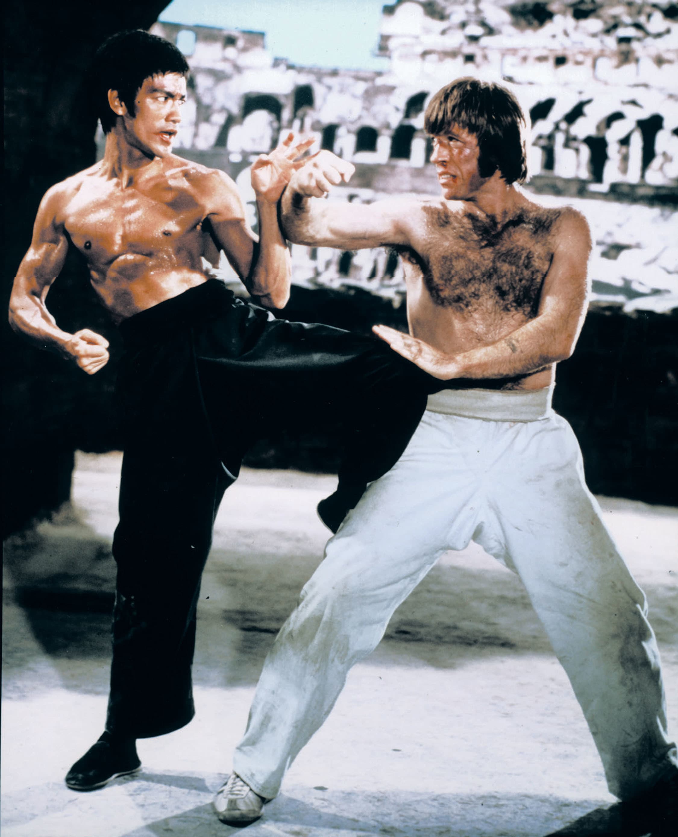 李小龍(左)與羅禮士(右)在1972年電影《猛龍過江》,全片動作高潮就是兩個人的高手過招。(東方IC)