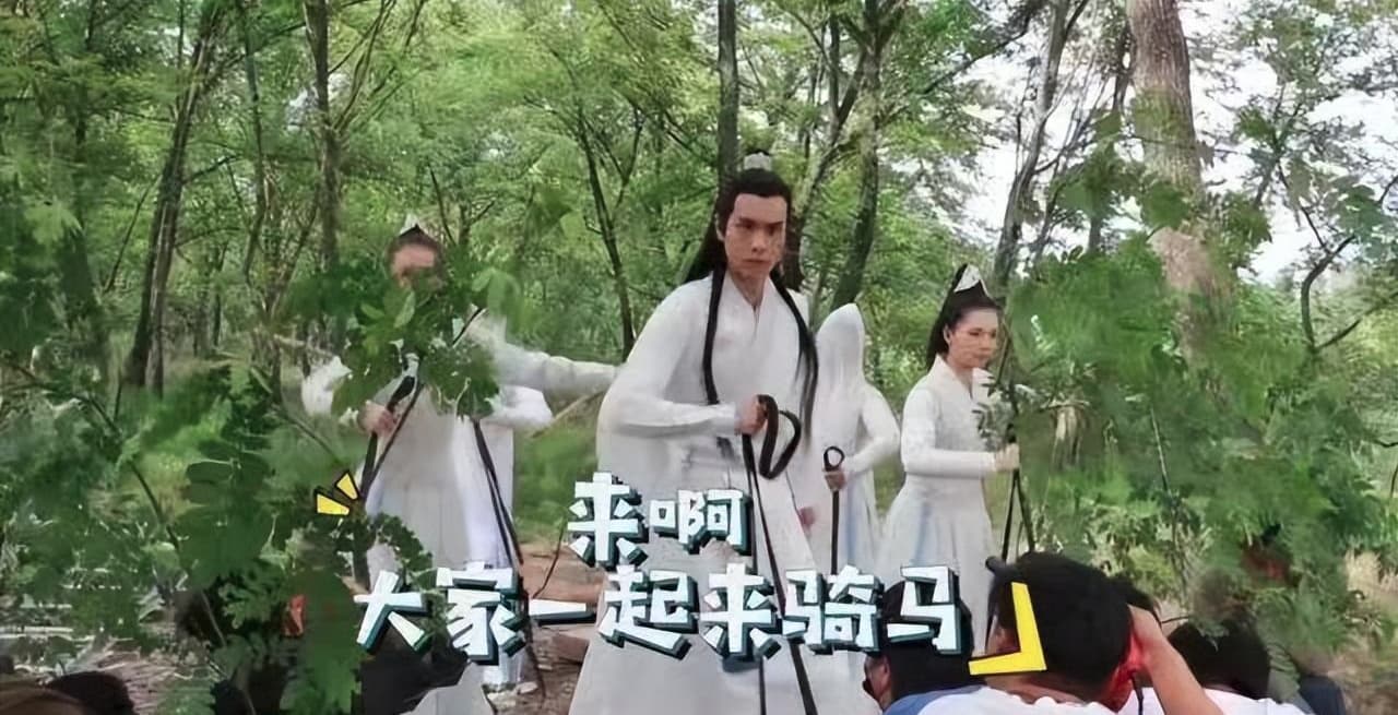 胡一天在拍《絕代雙驕》騎馬戲時，疑似因拍特寫，劇組沒有動用真馬，使得他假裝騎馬的樣子非常好笑，被網友狂酸。（網路圖片）