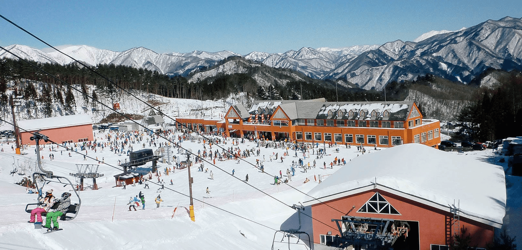 「Norn水上滑雪場」無論搭乘大眾交通或是開車都是離東京市中心最近的滑雪場。（圖片：Norn水上滑雪場官網）