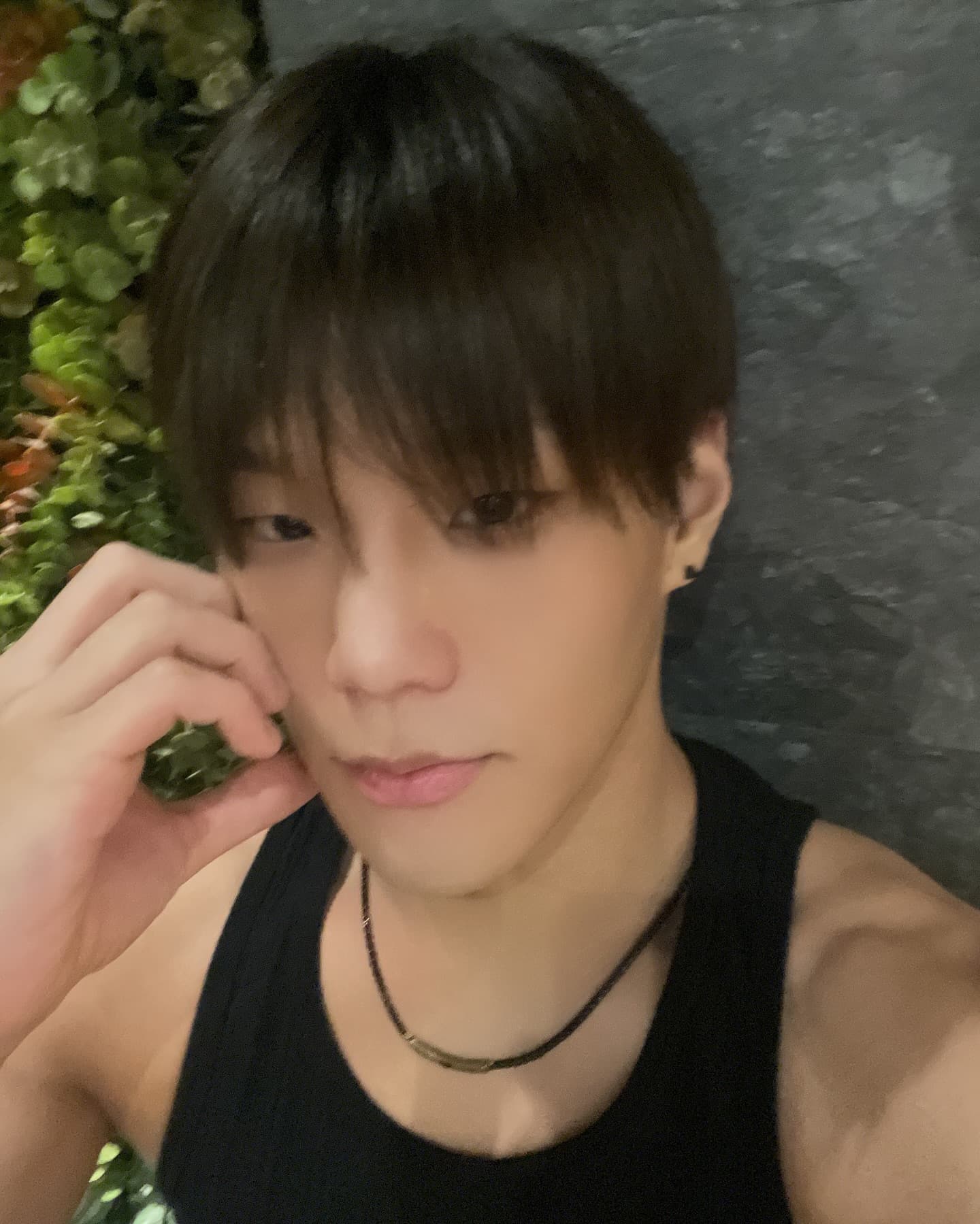JUNSEO上次不敢吃臭豆腐，這次決定鼓起勇氣再挑戰！（翻攝DKB IG）