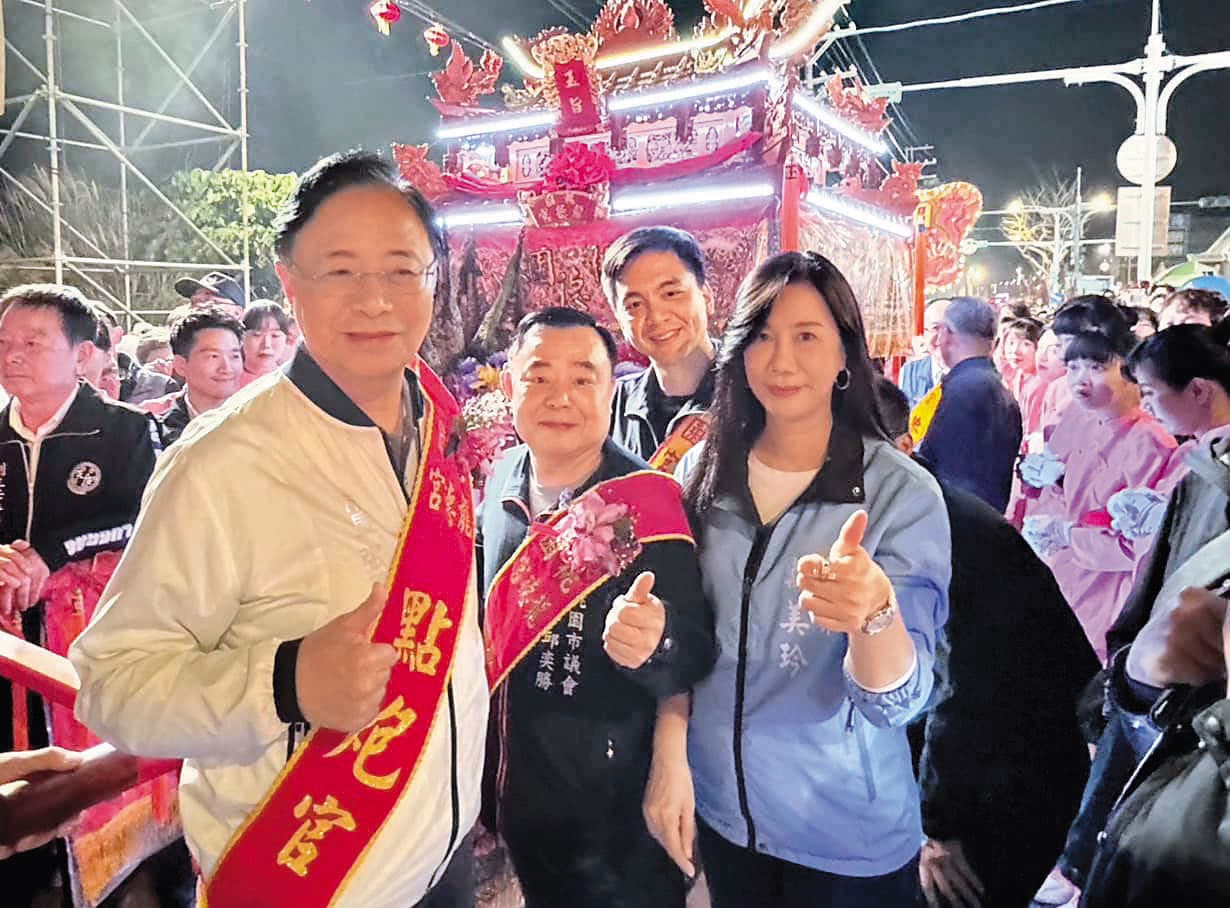 高嘉瑜批評立委萬美玲(右)長期在立法院教育文化委員會擔任召委,在其子成長與求學過程中到底扮演了什麼樣的角色?(翻攝自萬美玲臉書)